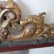 Fronton ancien en bois doré et sculpté du XIXe siècle