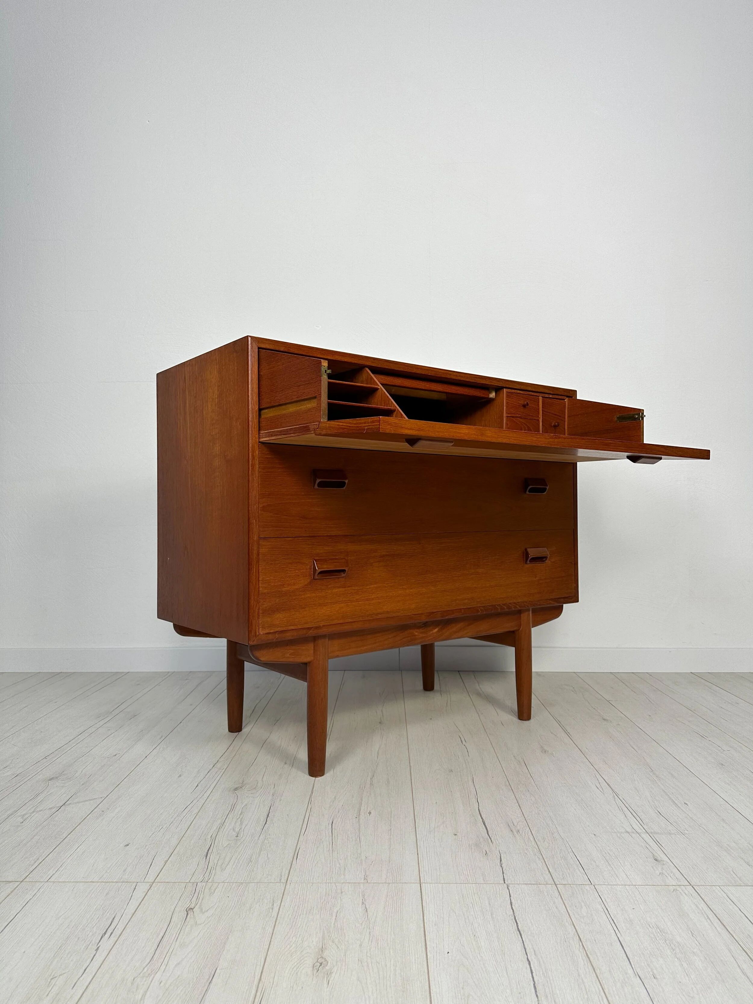 Commode secrétaire en teck danois vintage des années 1960 par Børge Mogensen