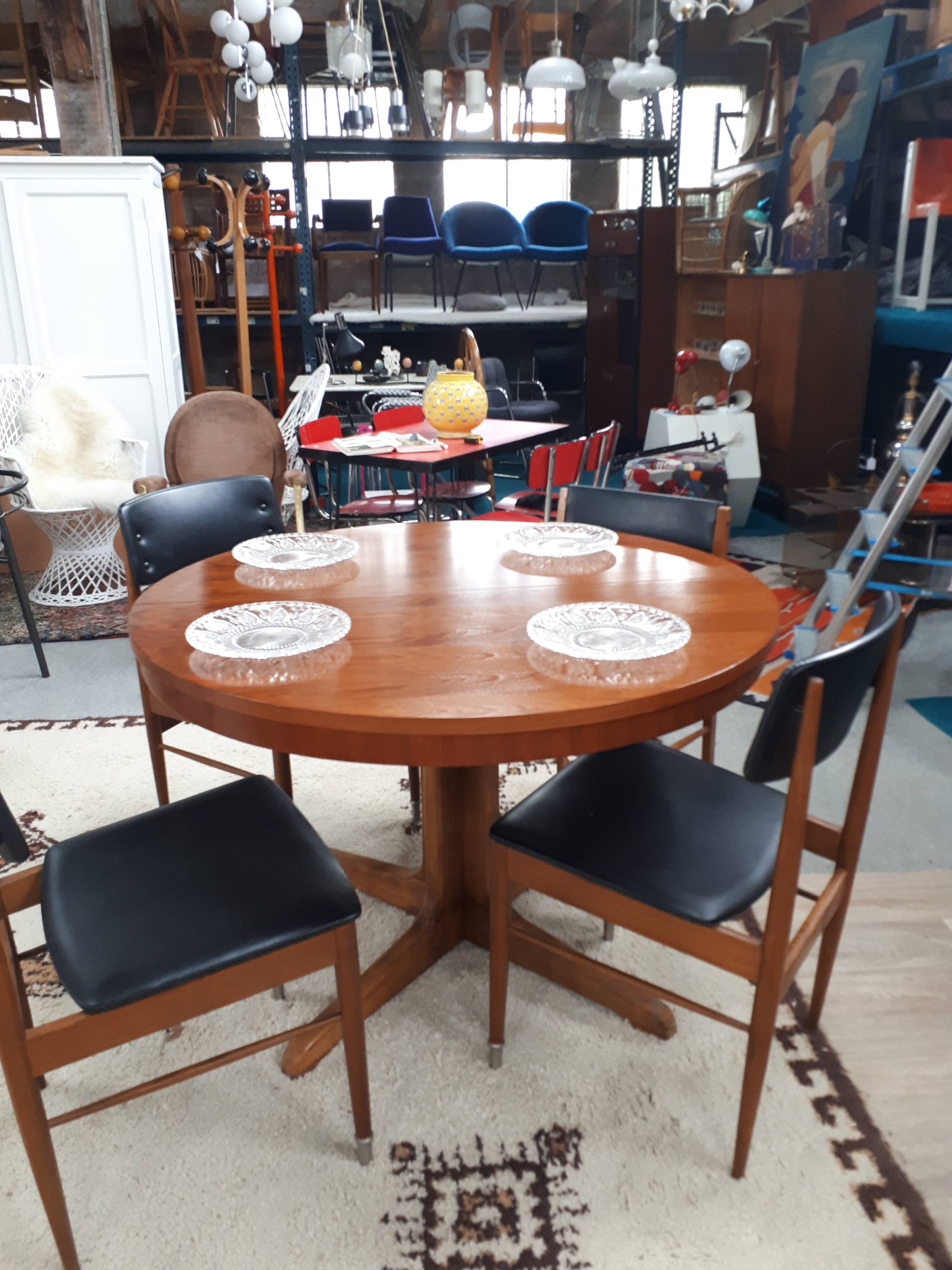 Table ronde par Baumann des années 60
