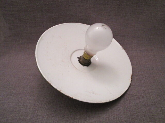 Old suspension in green enamelled sheet metal