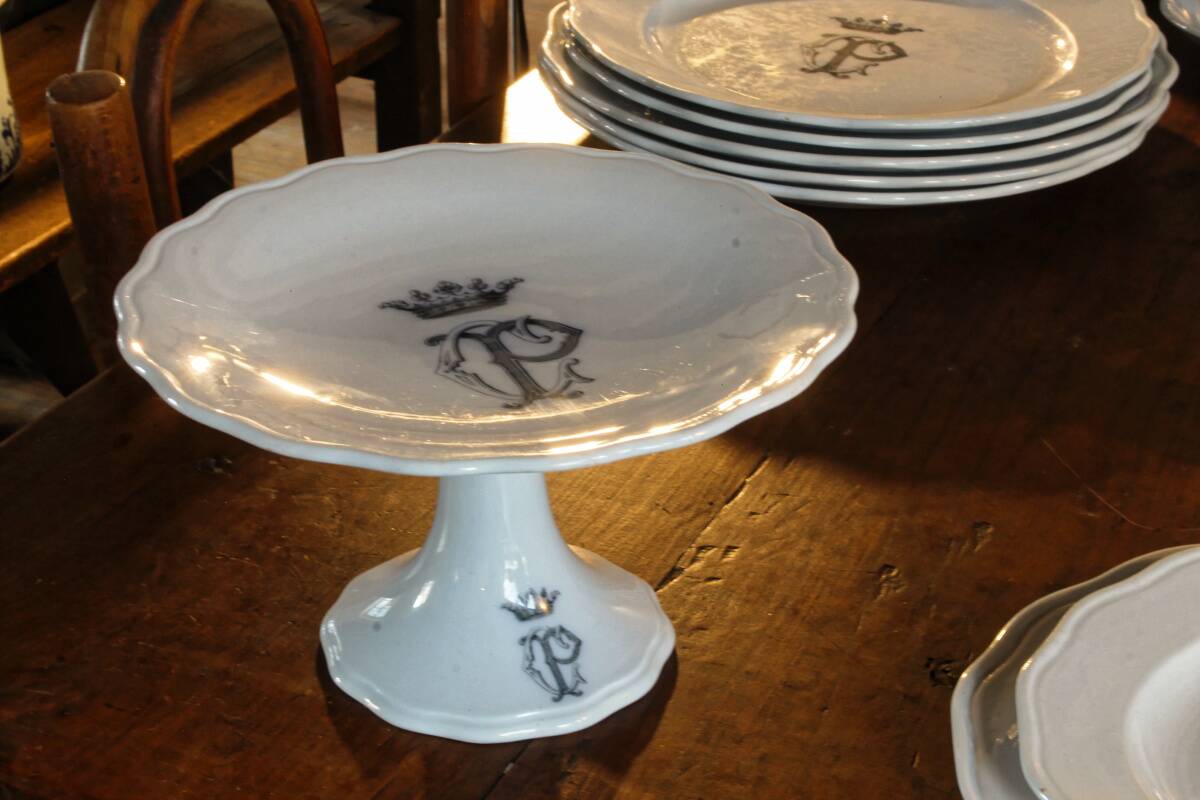 English earthenware service, CP monogram, ducal crown, 109 pieces