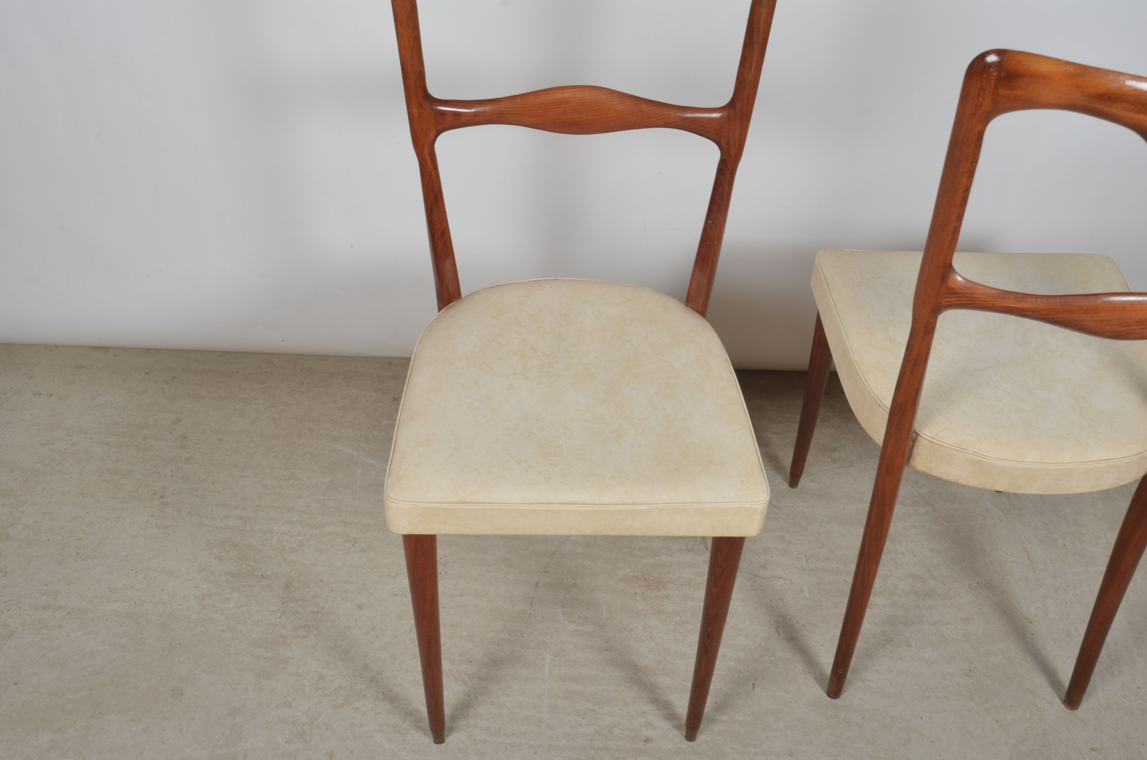Scandinavian chairs skaï white