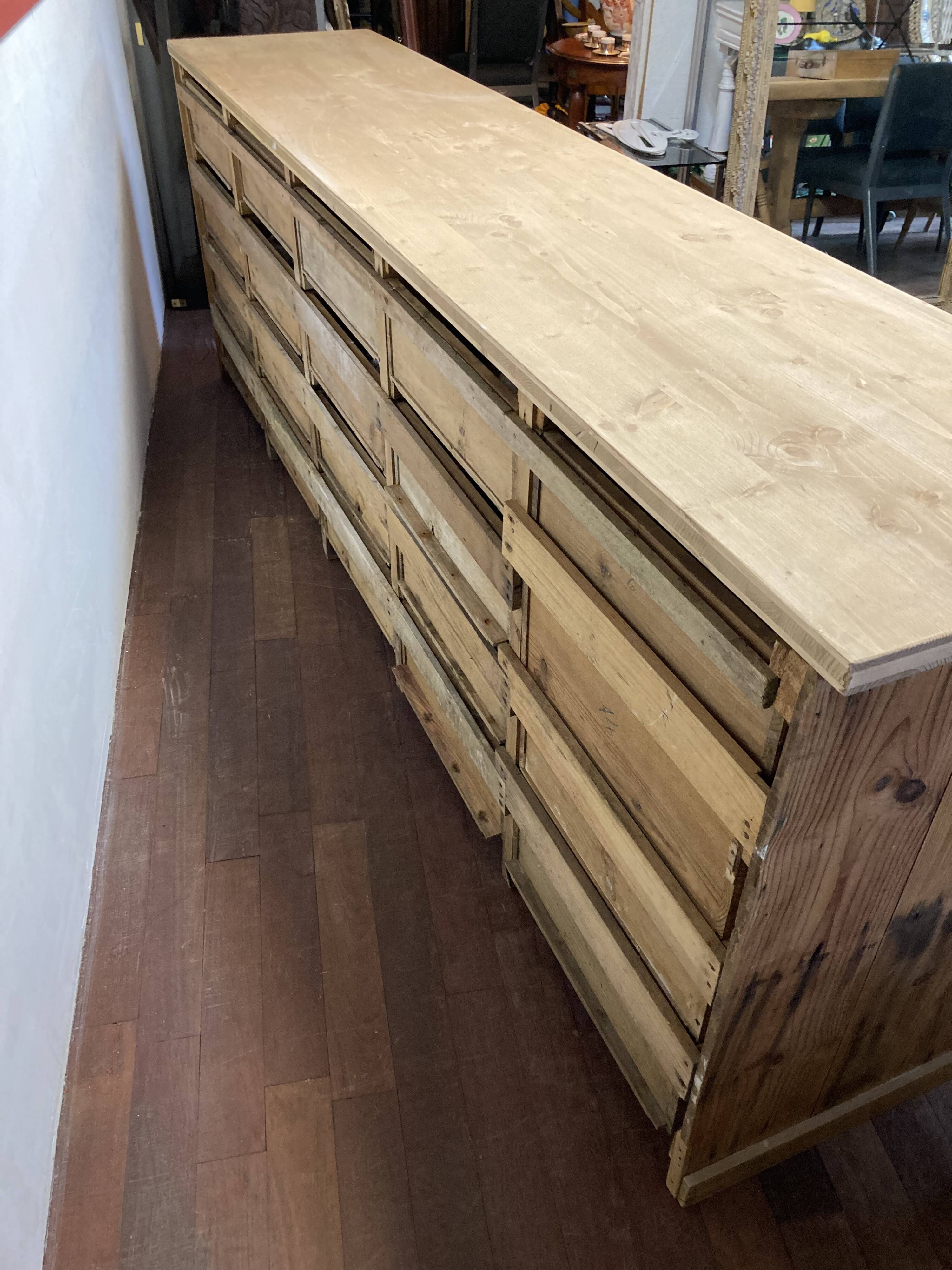 Drawer cabinet