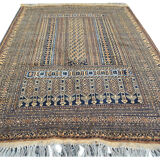 Authentic 1950 Persian rug with fine 135cm x 96cm motifs