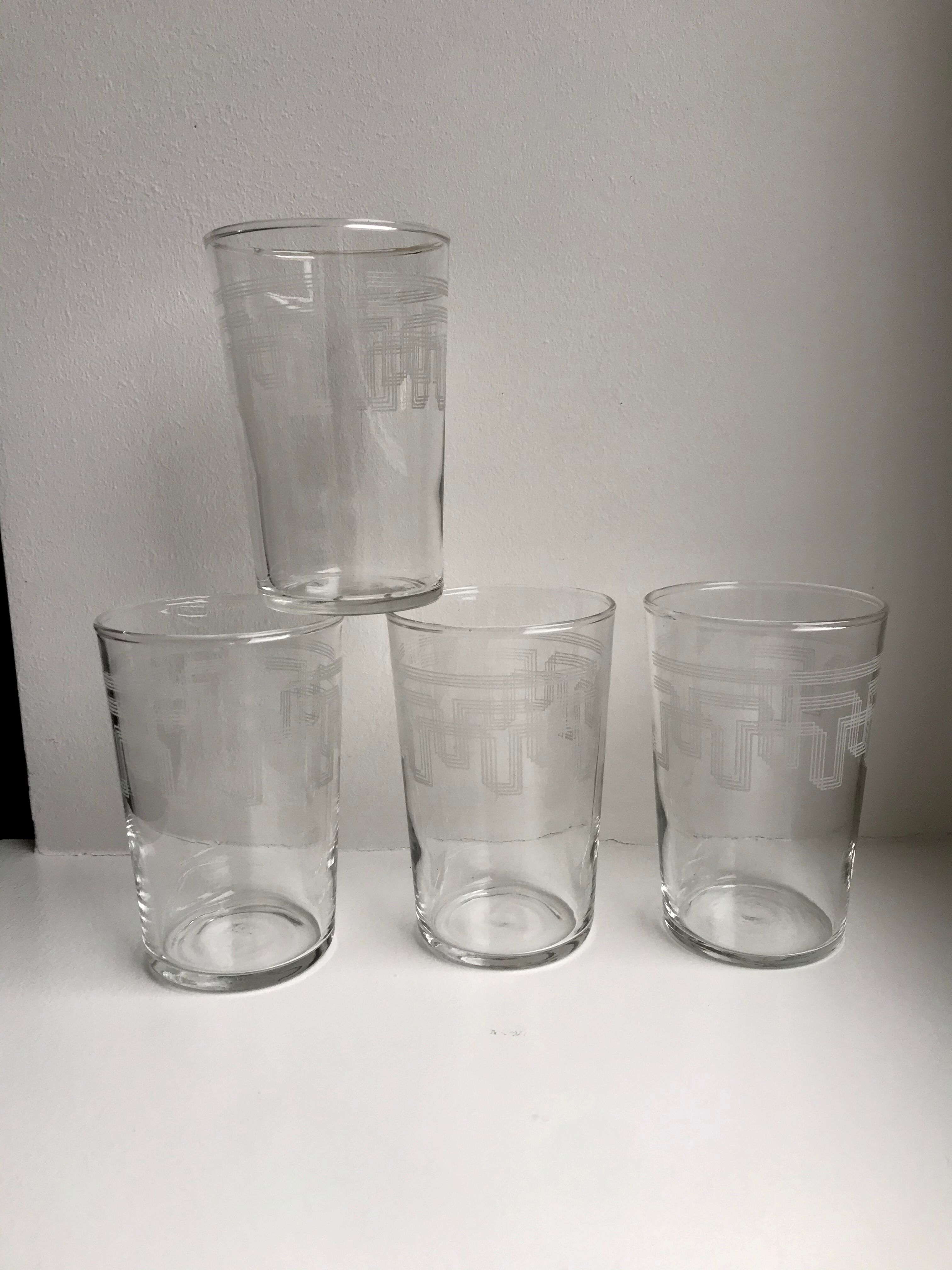 Set of 4 glass water glasses engraved years 50-60