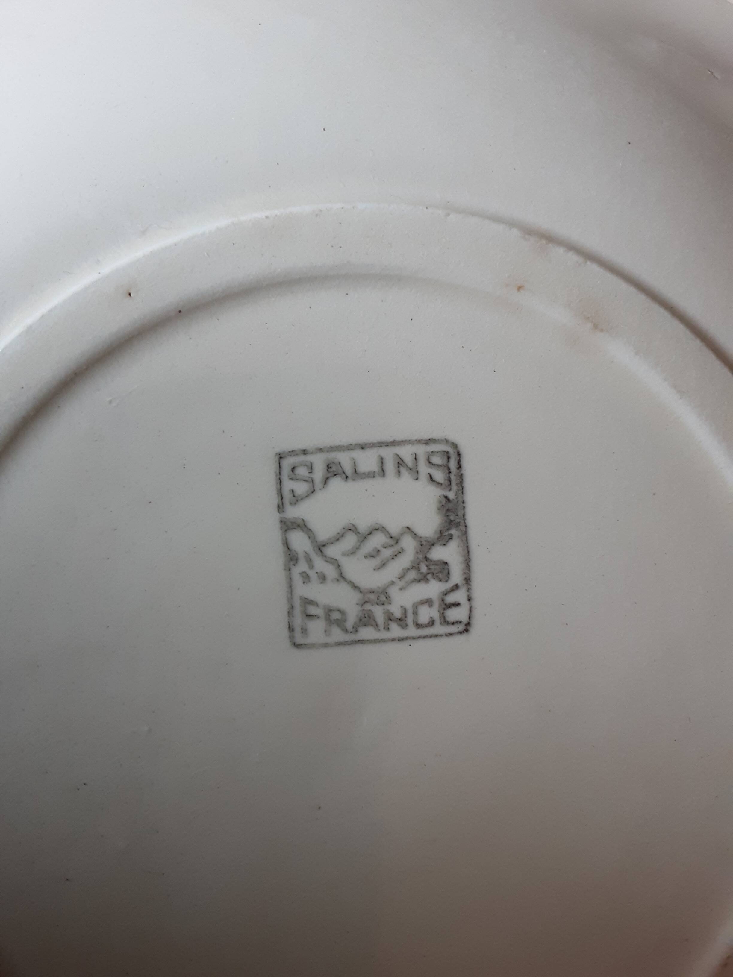 Set of 10 dessert plates. Salins