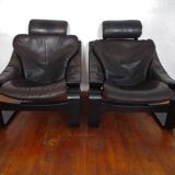 Paire de fauteuils et reposes pieds scandinaves