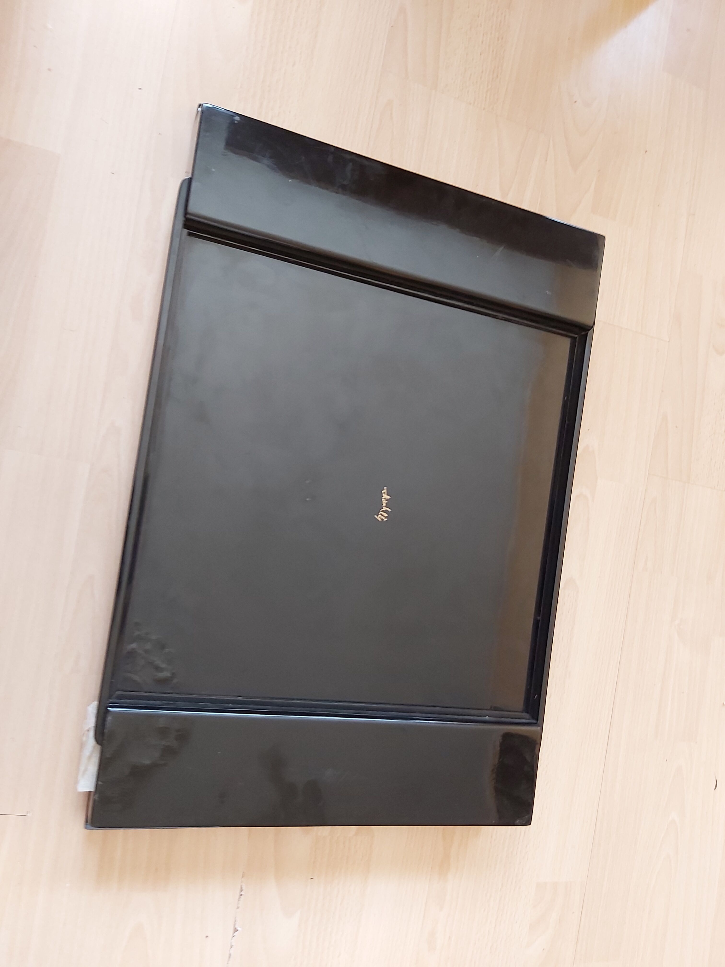 Chess game of the years with black lacquer and ivory board