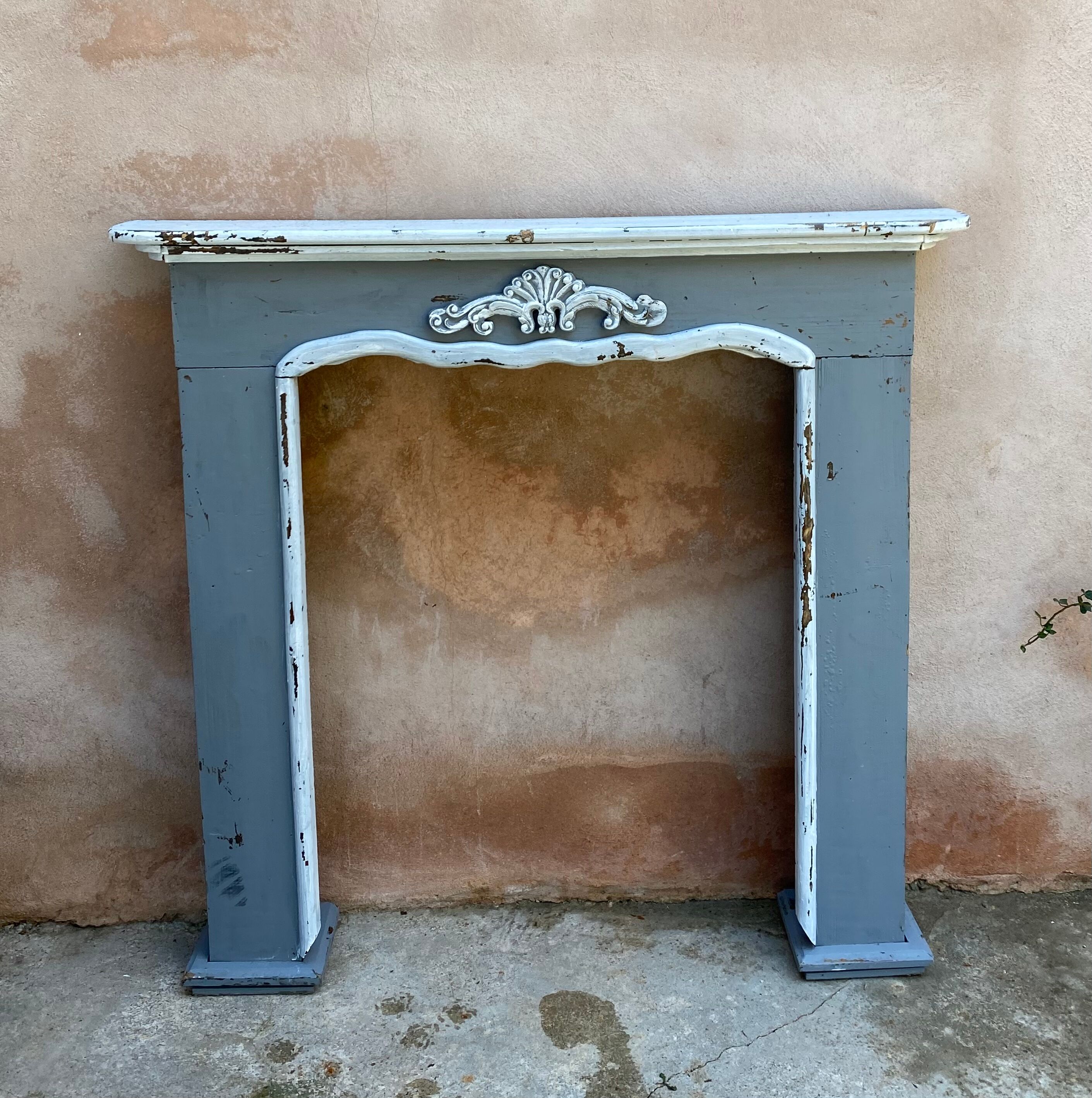 Fireplace mantle