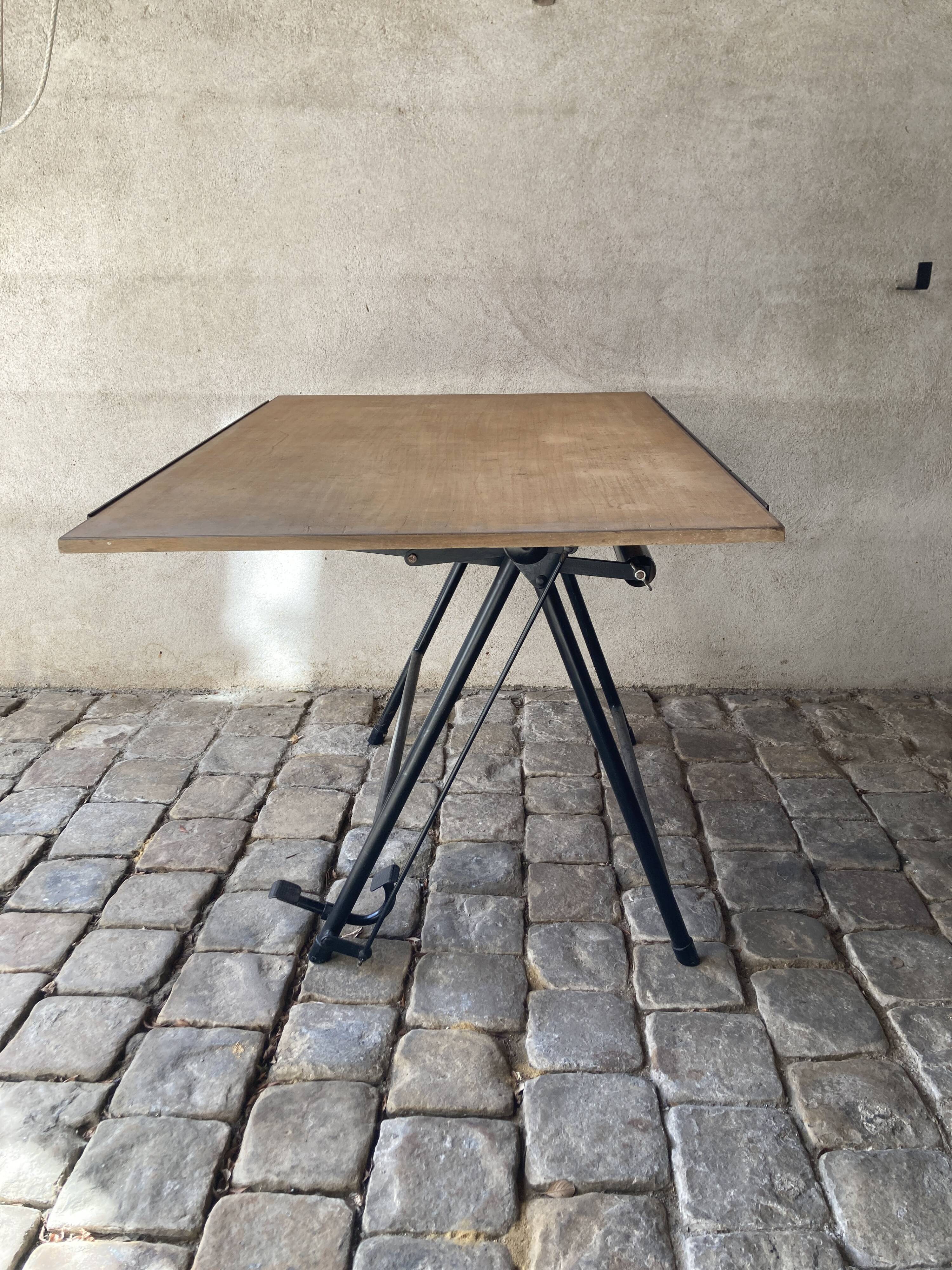 Drawing table