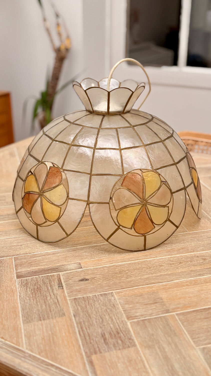 Mother-of-pearl and brass pendant "Frangipane"