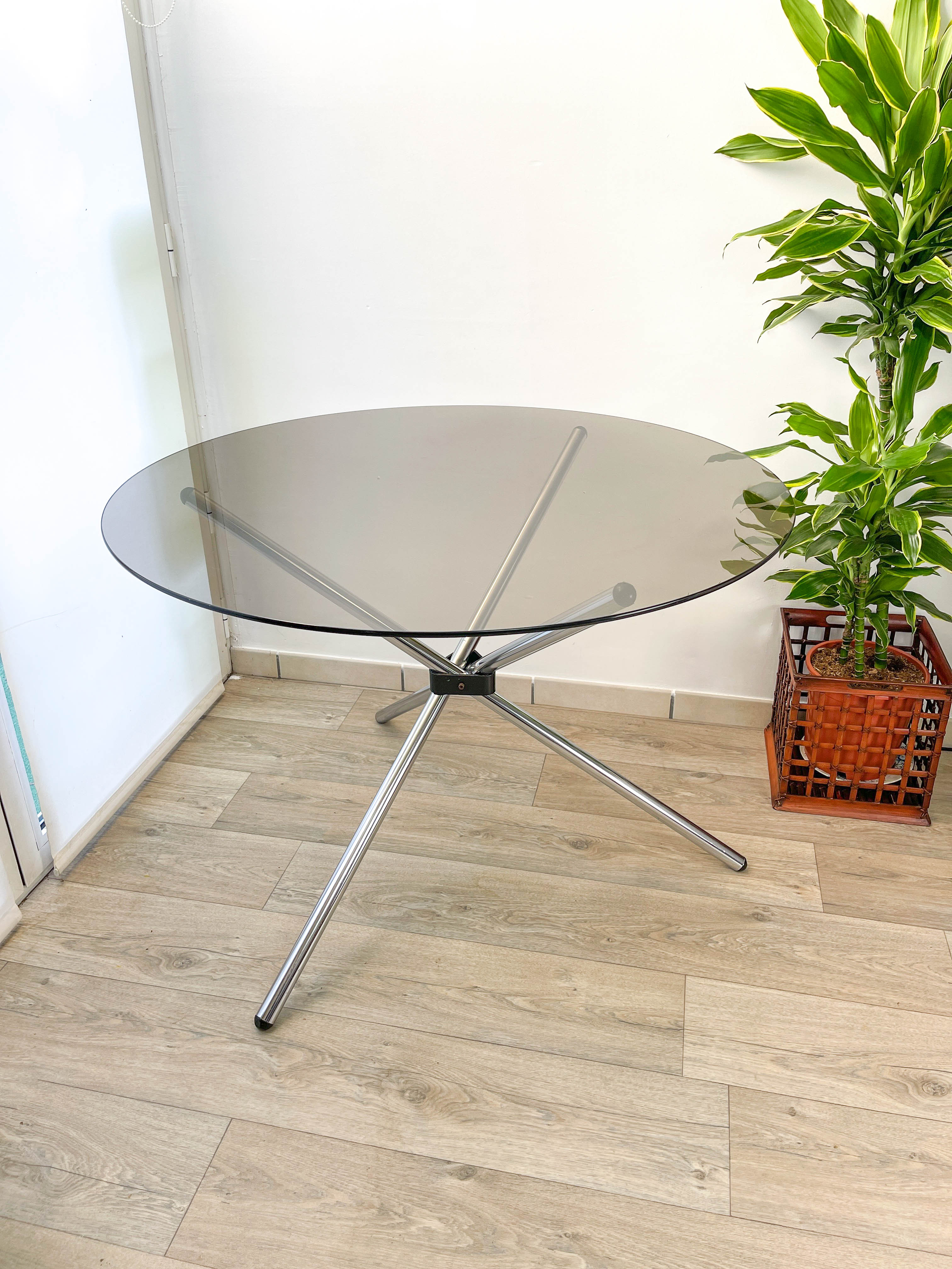 Round tripod table in smoked glass Roche Bobois 70