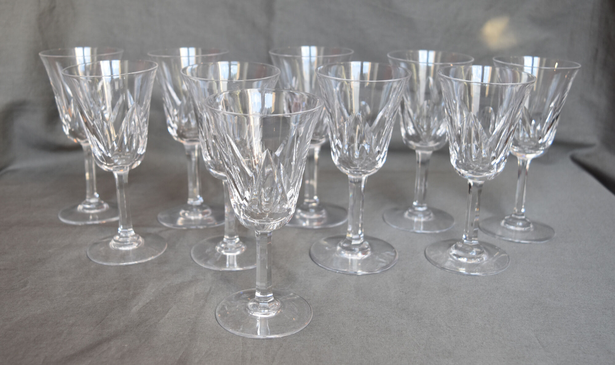 10 verres a vin en cristal taillé, Saint louis