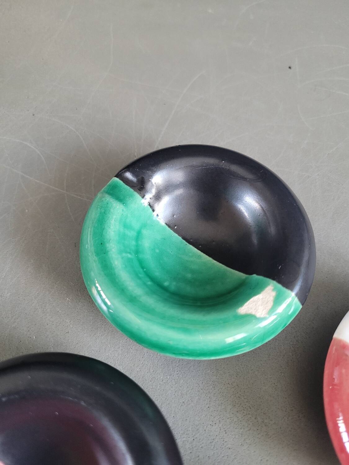 Lot de 4 petits cendriers individuels en céramique