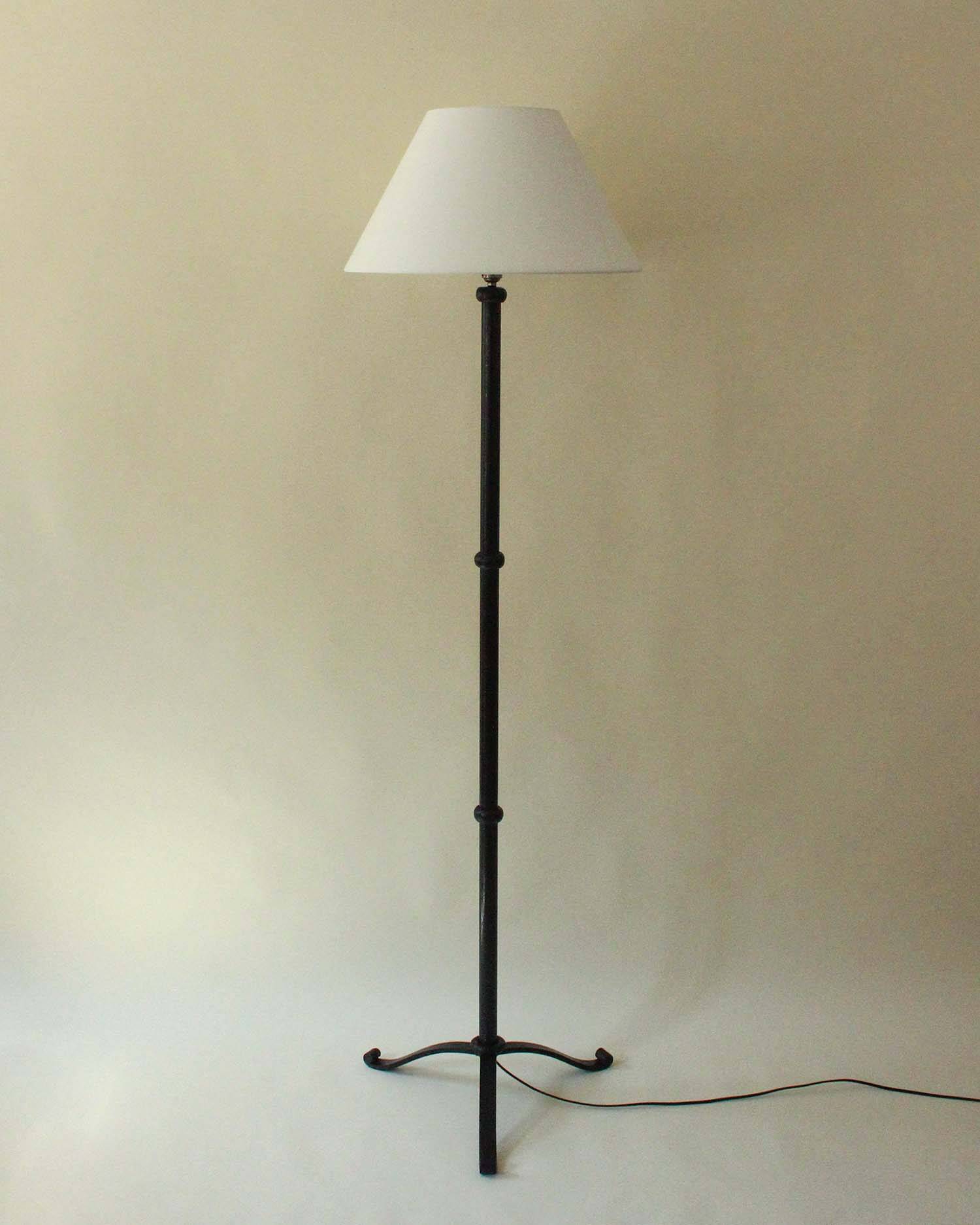 Neoclassical floor lamp in wrought iron