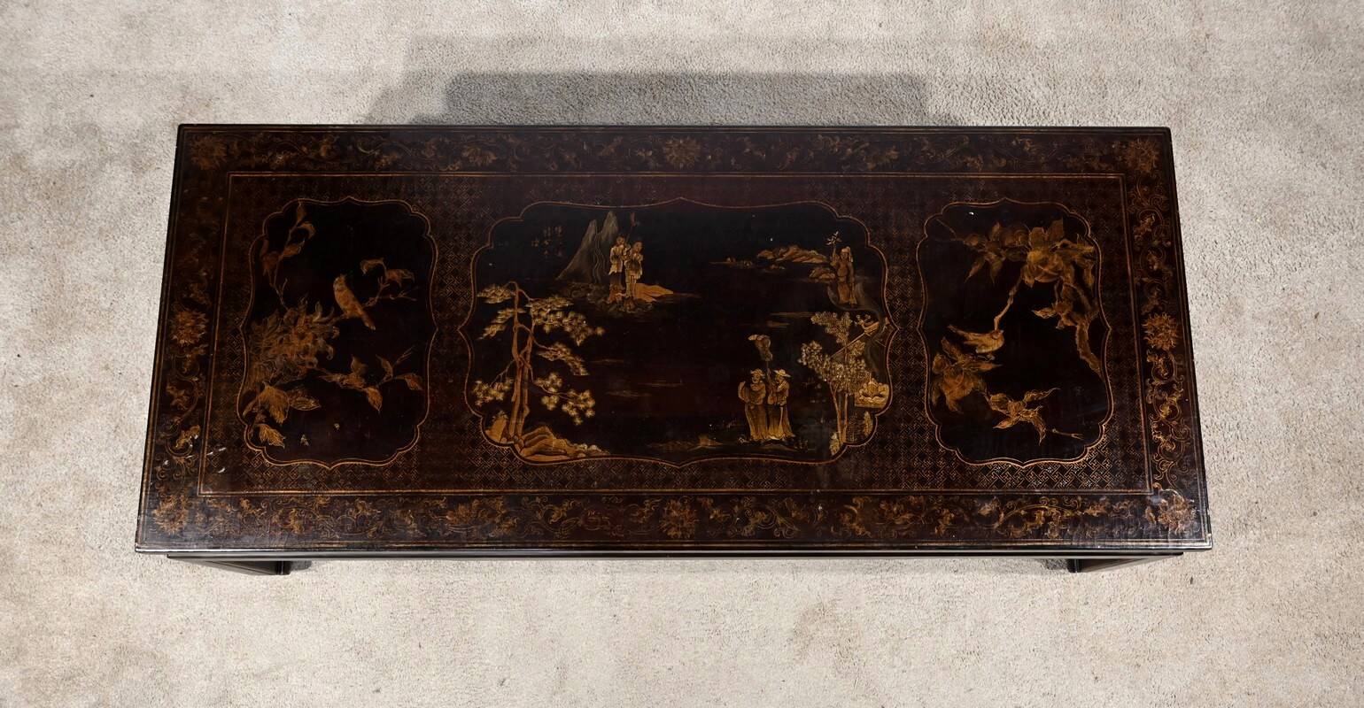 Important Asian Coffee Table, in black lacquered wood – Mid 20th century