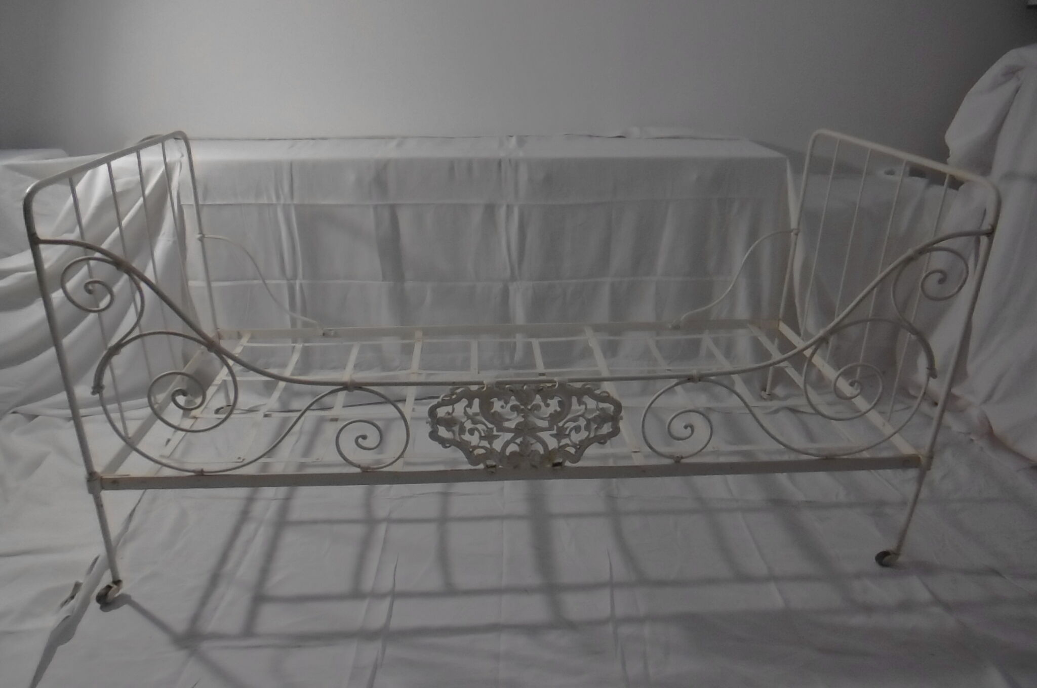 Forged iron bed