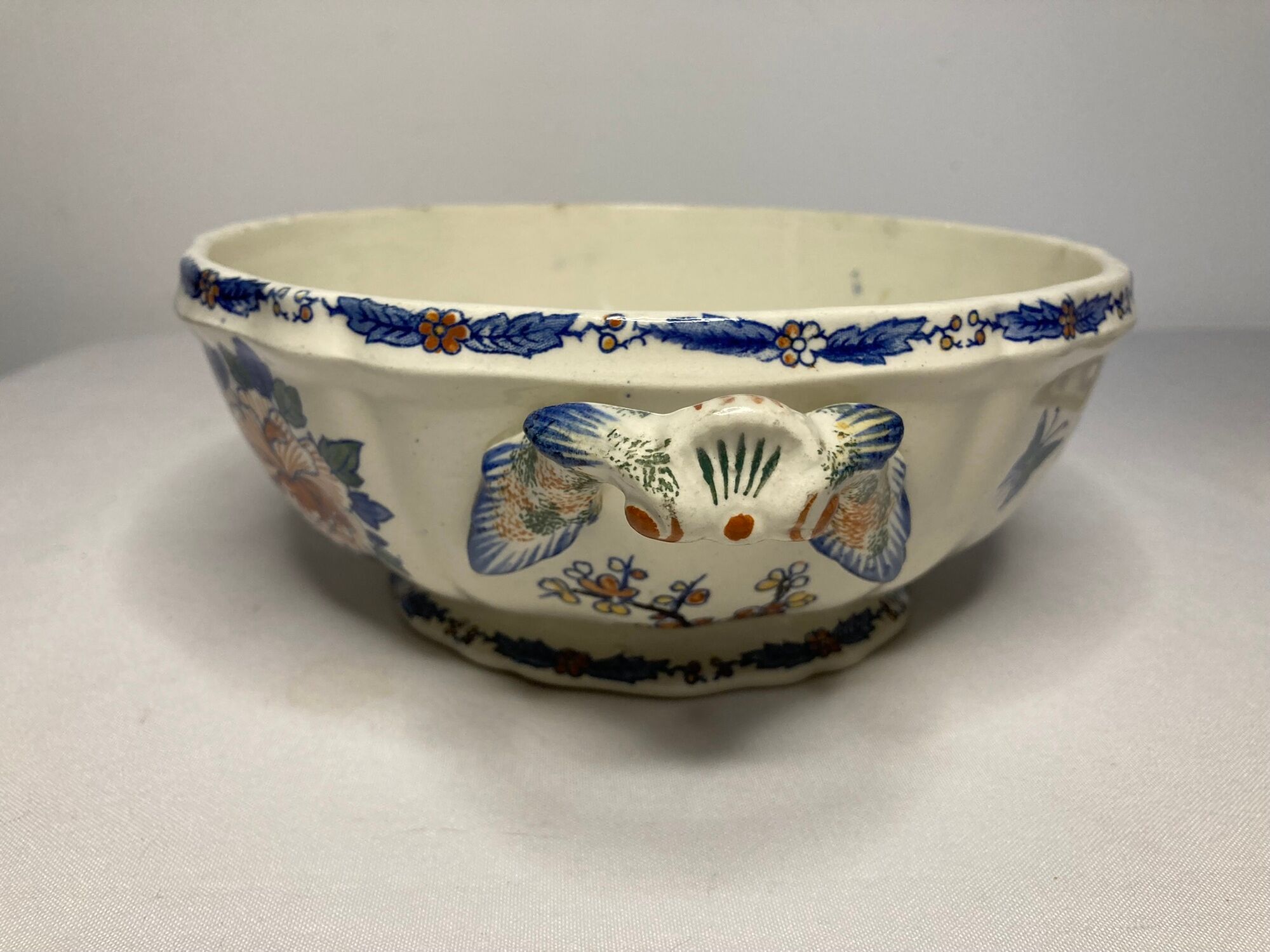 Old soup pot faience GIEN decoration to the rooster early twentieth century