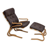 Années 1970, design norvégien par Elsa et Nordahl Solheim, ensemble de chaises avec repose-pieds.