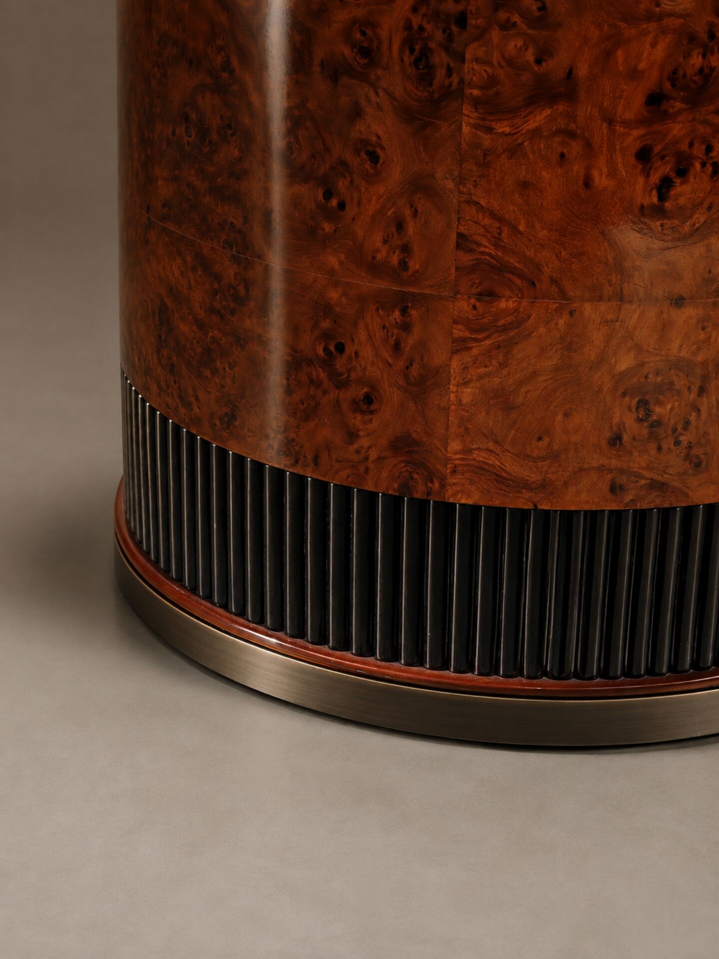 Table ronde vintage en loupe de bois