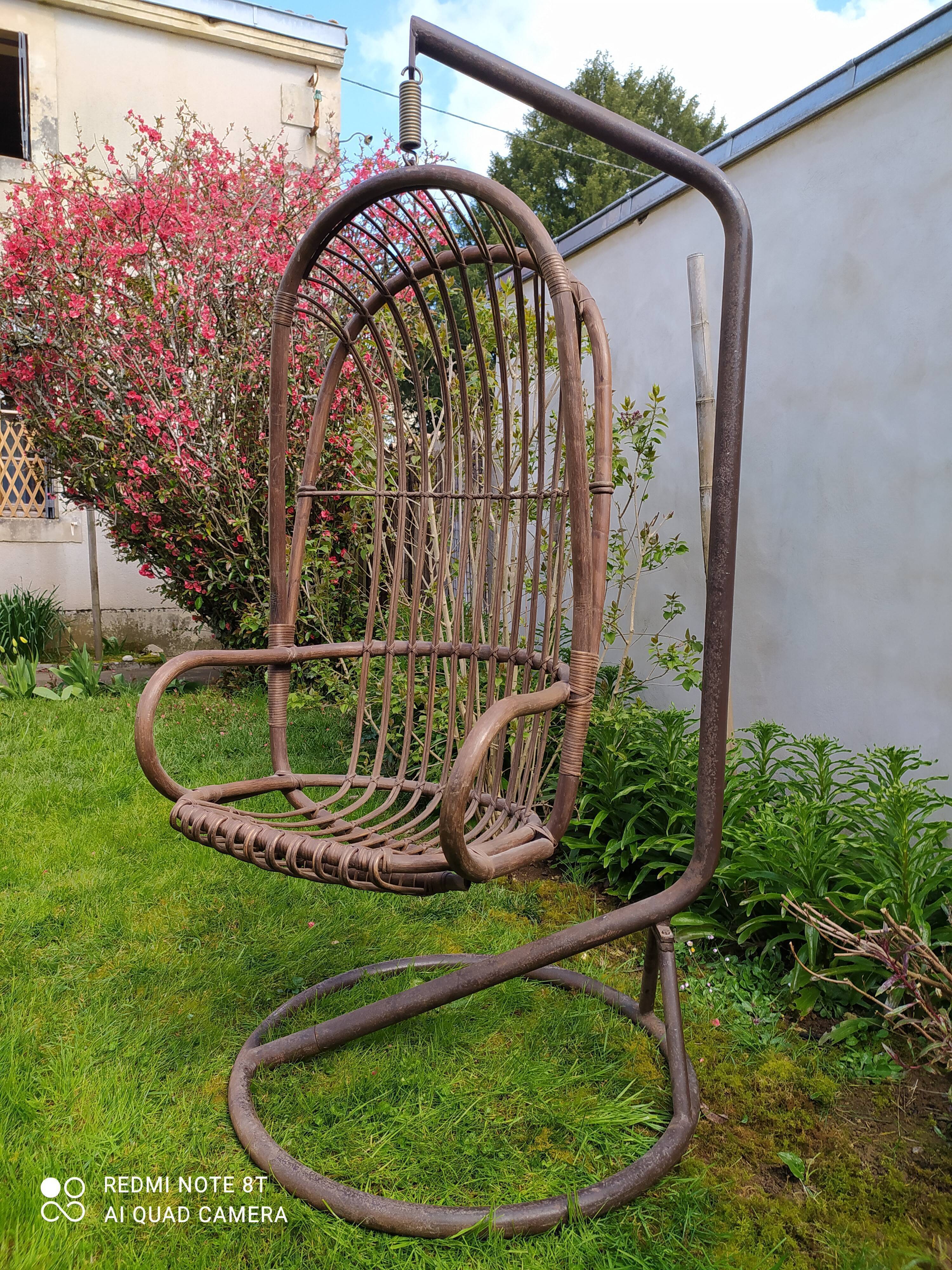 Hanging chair in rattan and bamboo