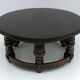 Table basse en noyer de style Louis XIII du XXe siècle