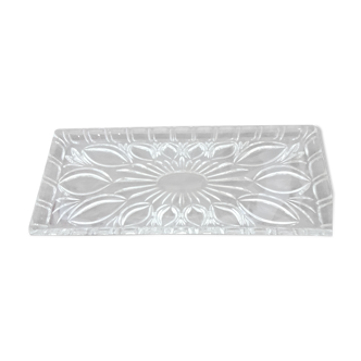 Chiseled glass cake dish