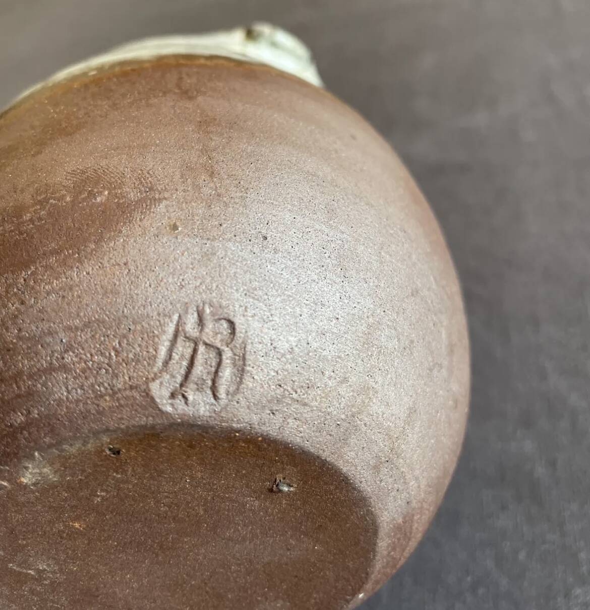 Pot à lait en grès pyrite