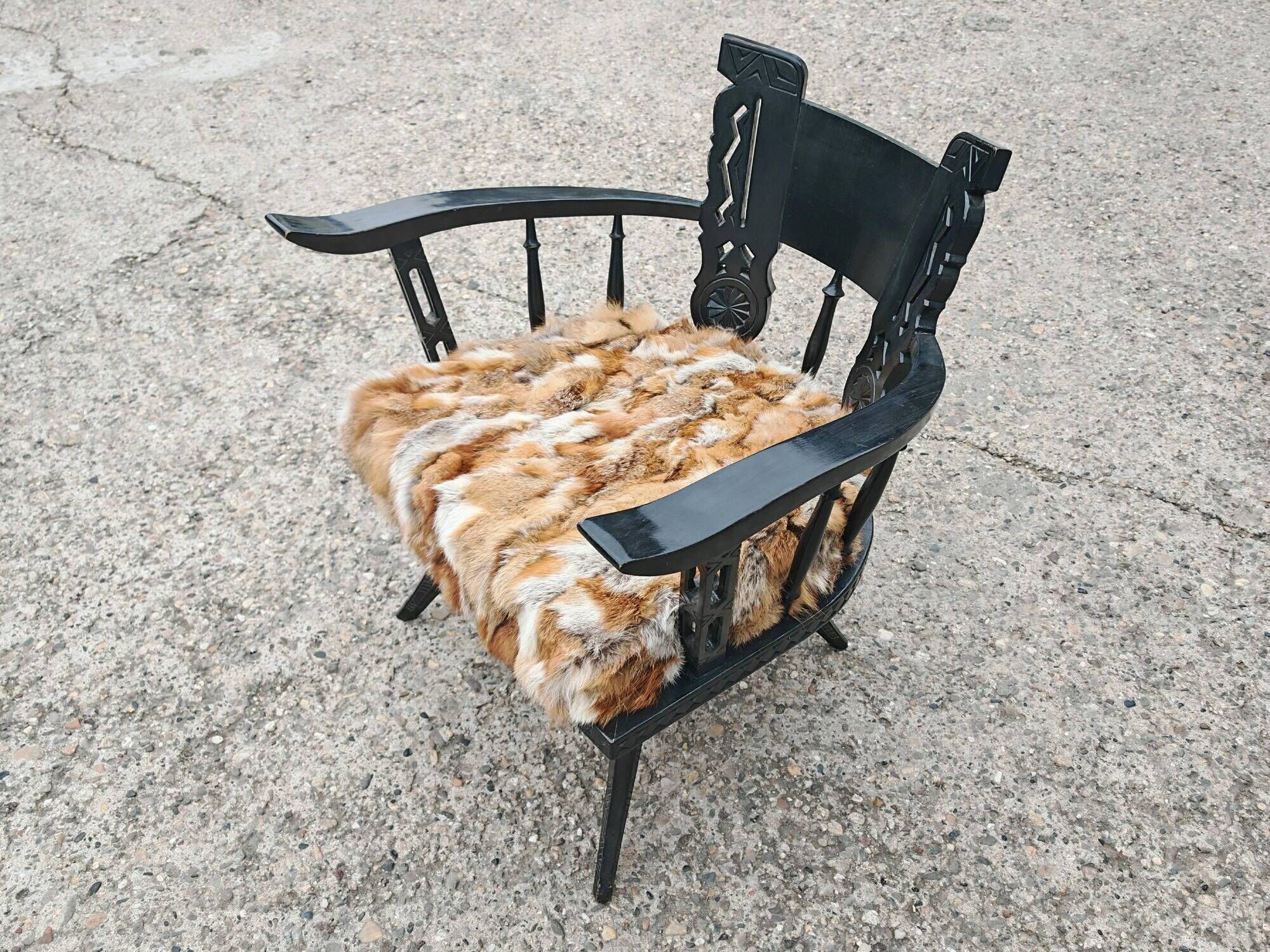 Pair of hand-carved armchairs in black lacquer and fur, 1920s.