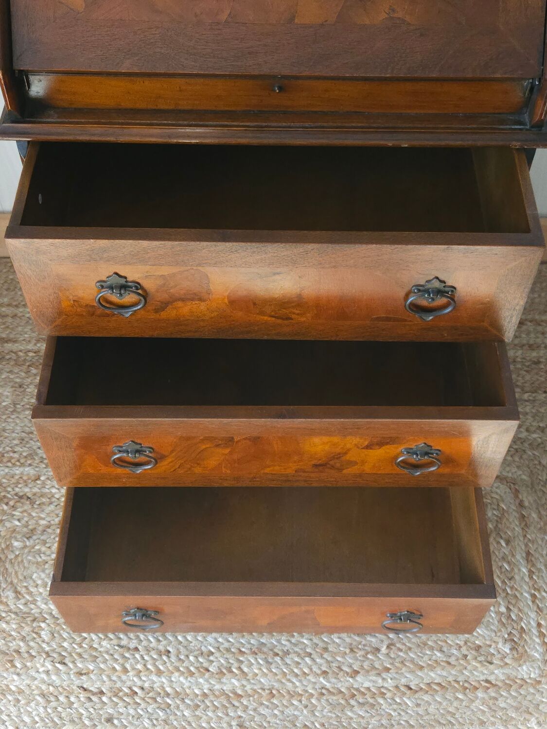 Sloped walnut secretary from the 20th century.