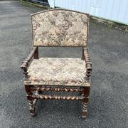 Fauteuil de style Louis XIII à dossiers et pieds torsadés