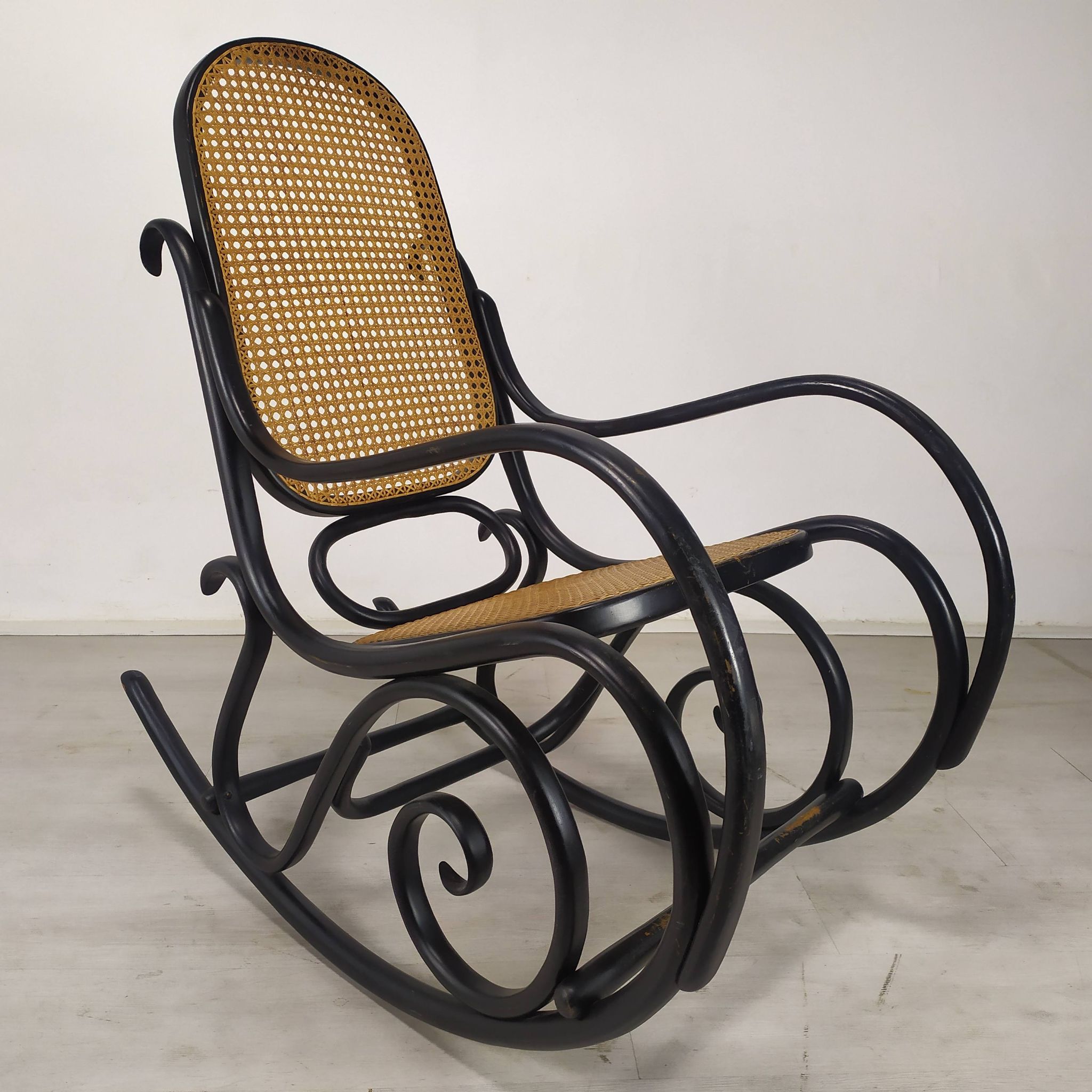 Rocking-chair curved wood