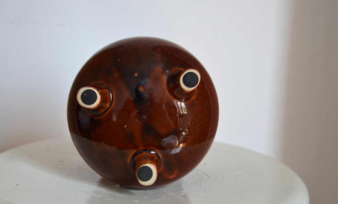 Japanese-style tripod pot cover