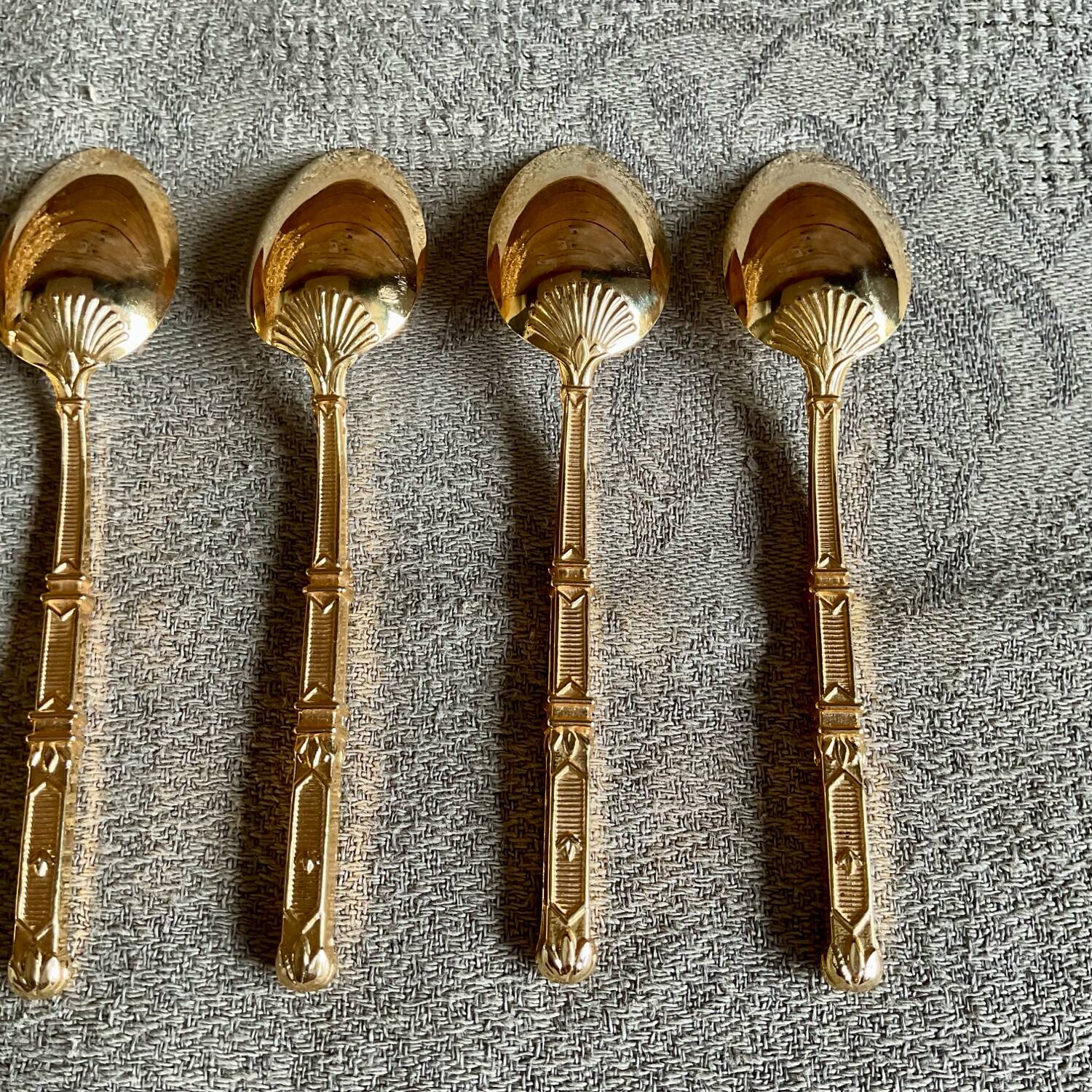 6 small gold-plated mocha spoons