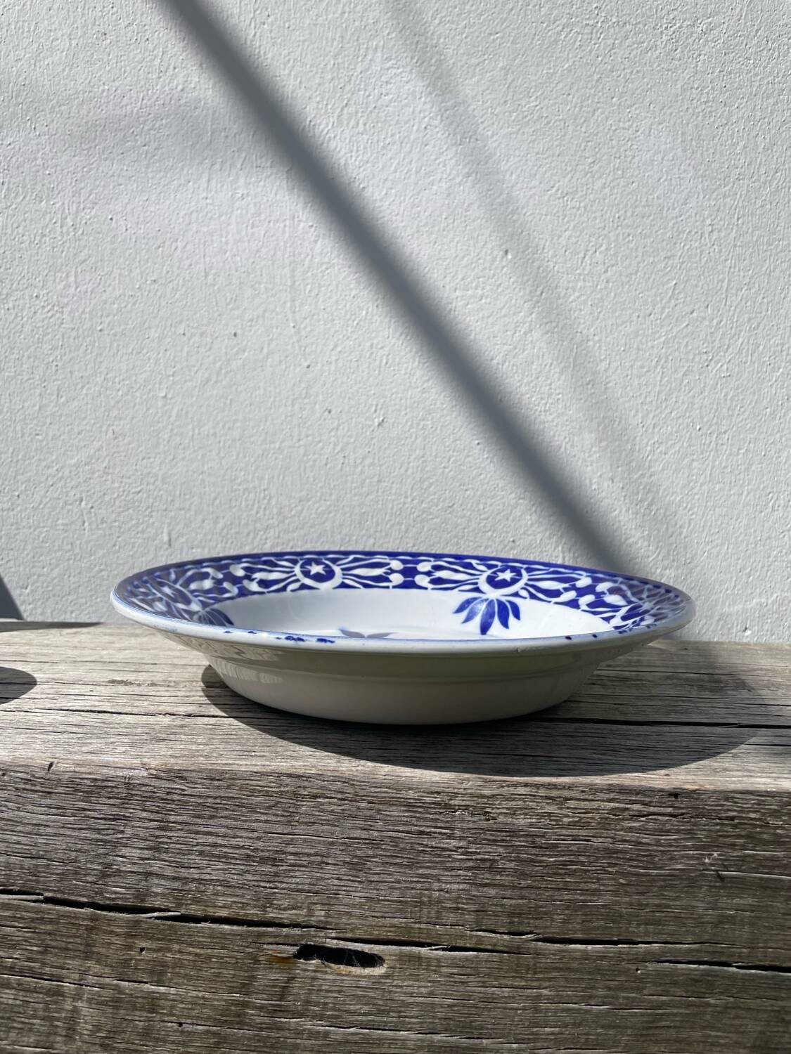 Round hollow ceramic dish with Saint Amand flower