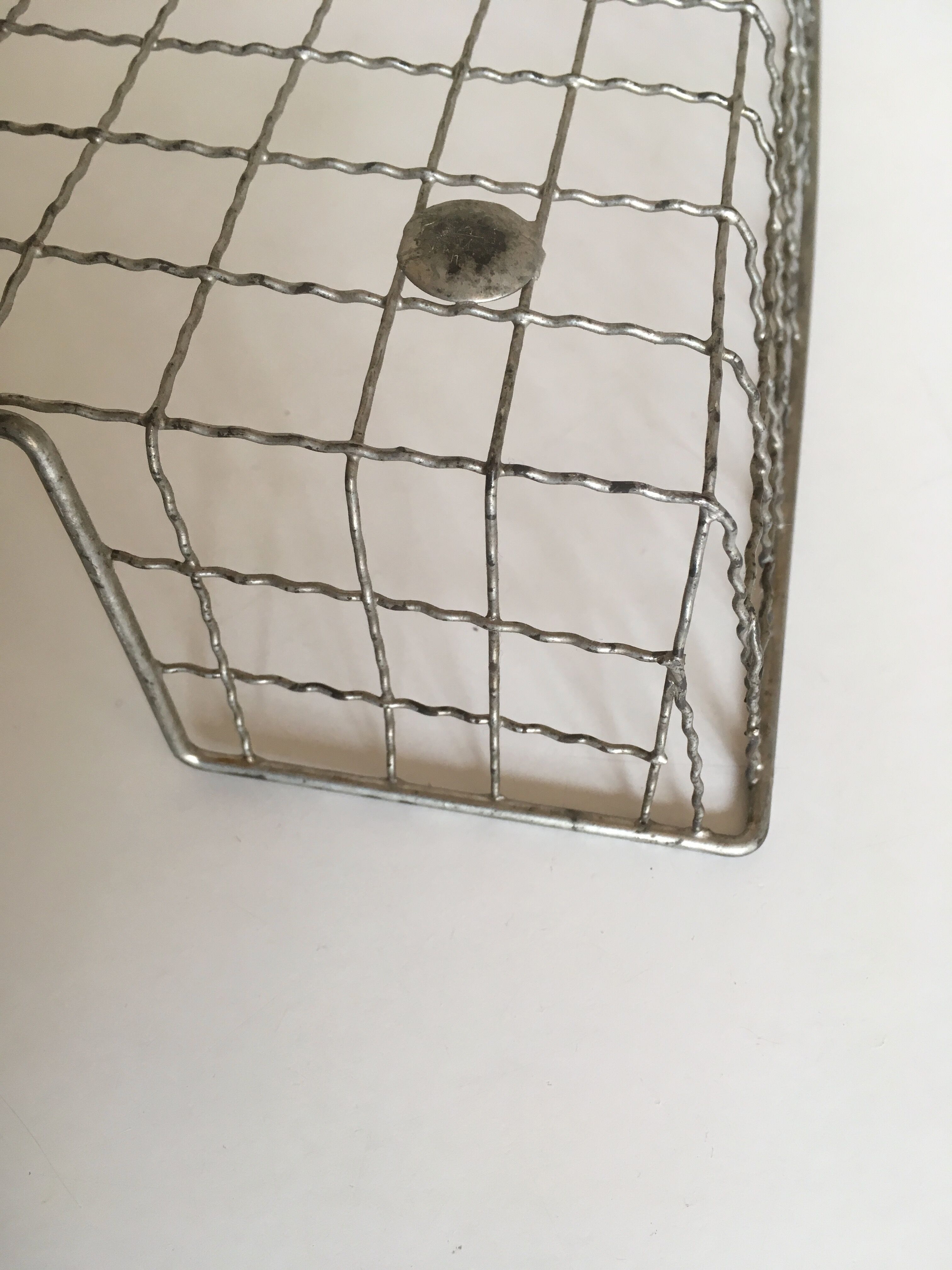 Banette range courier in  metal wire 60s