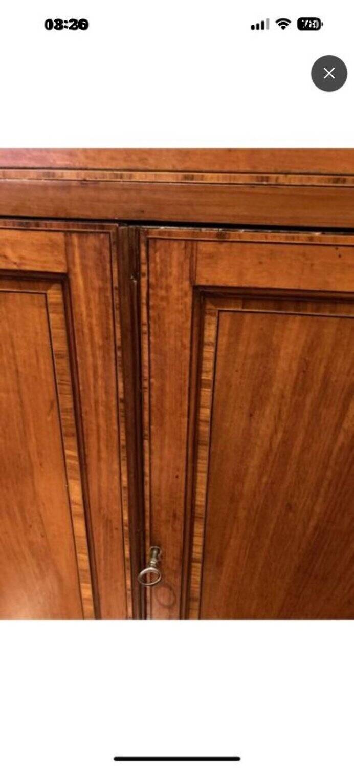 Élégant buffet vitrine de style Directoire en fruitier, début XIXe siècle