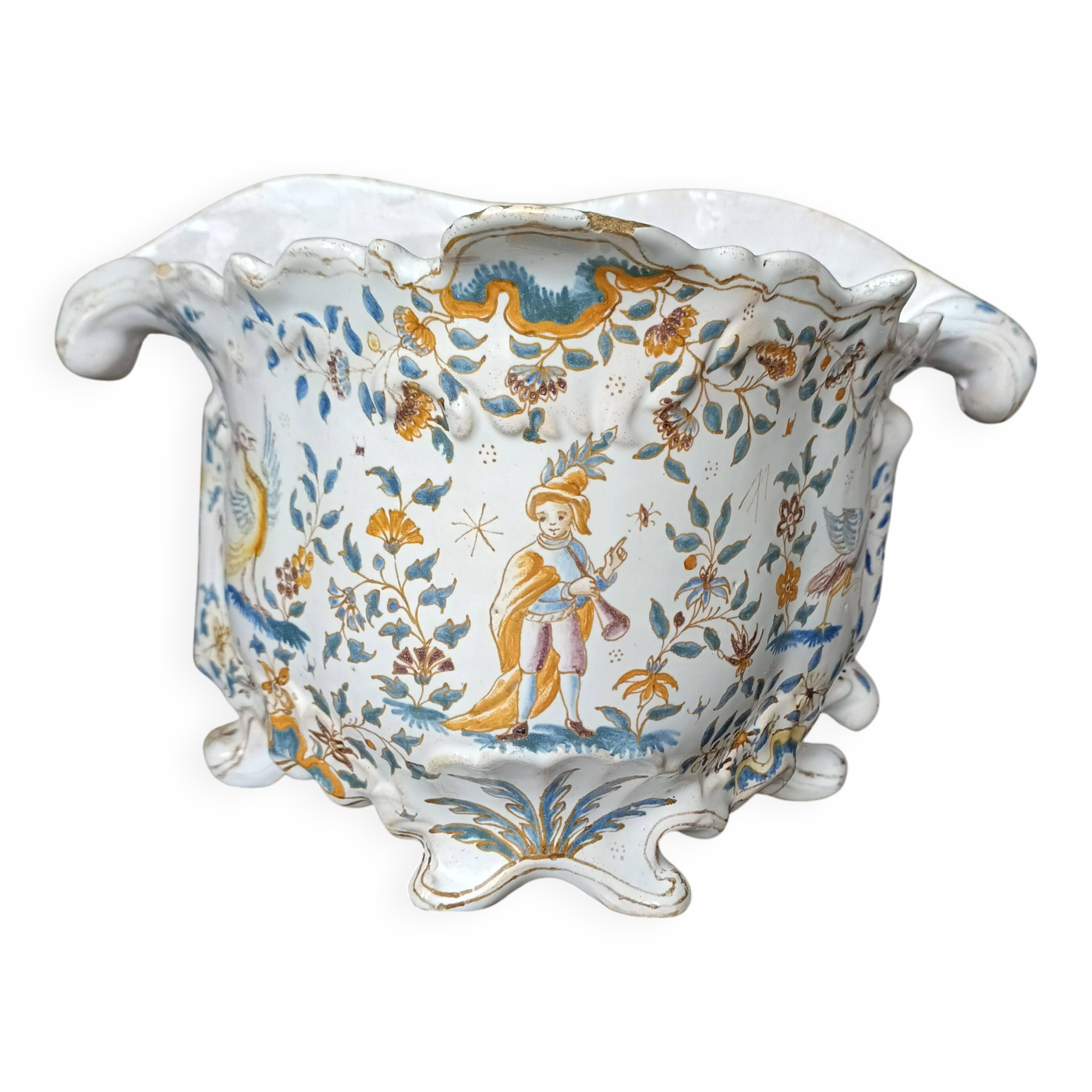 Small planter in Moustier/Rouen style from the 18th century.