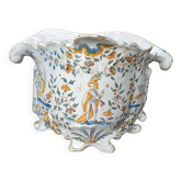 Small planter in Moustier/Rouen style from the 18th century.