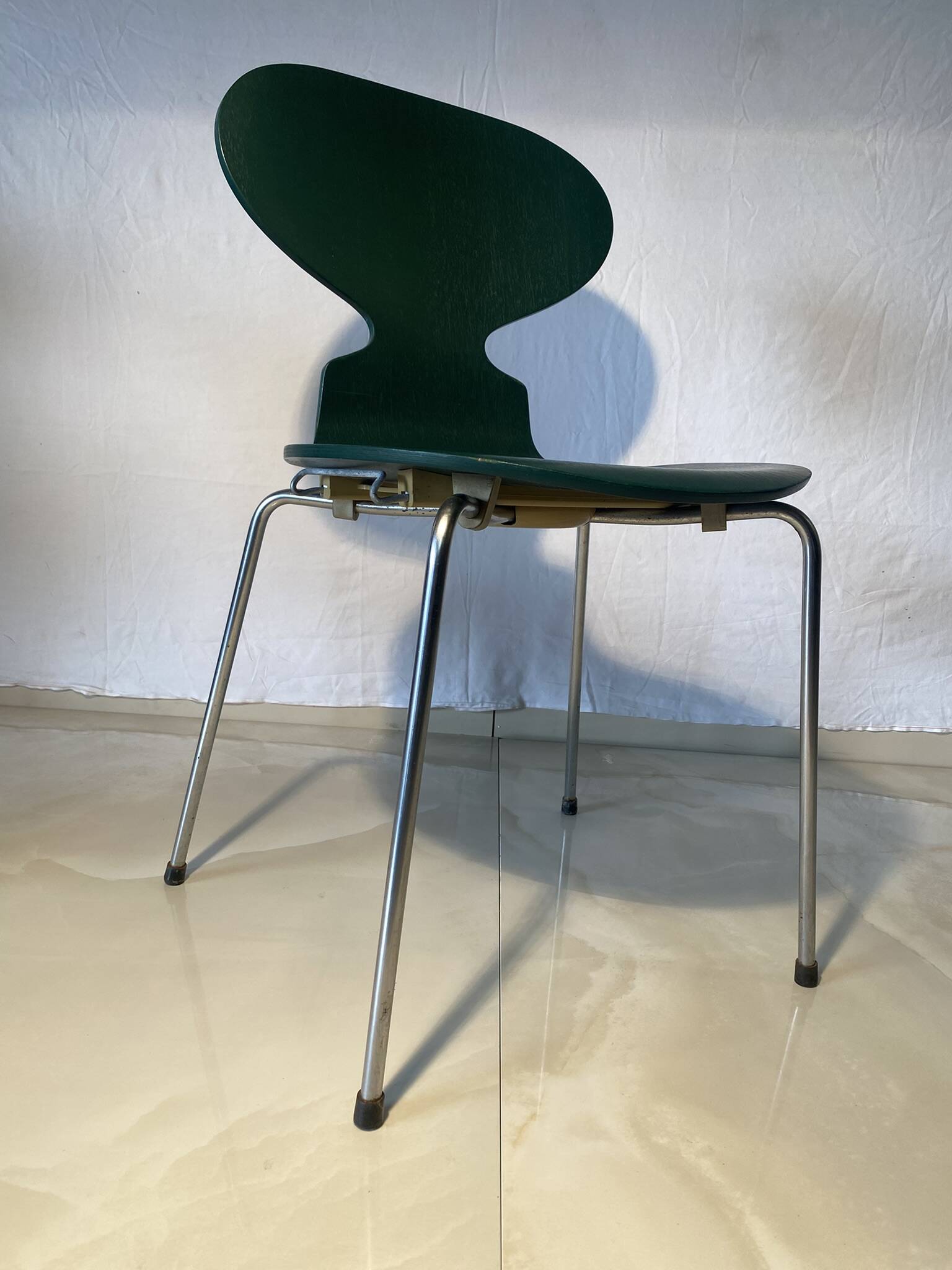 Set of 6 “Ant” chairs in dark green – Arne Jacobsen for Fritz Hansen