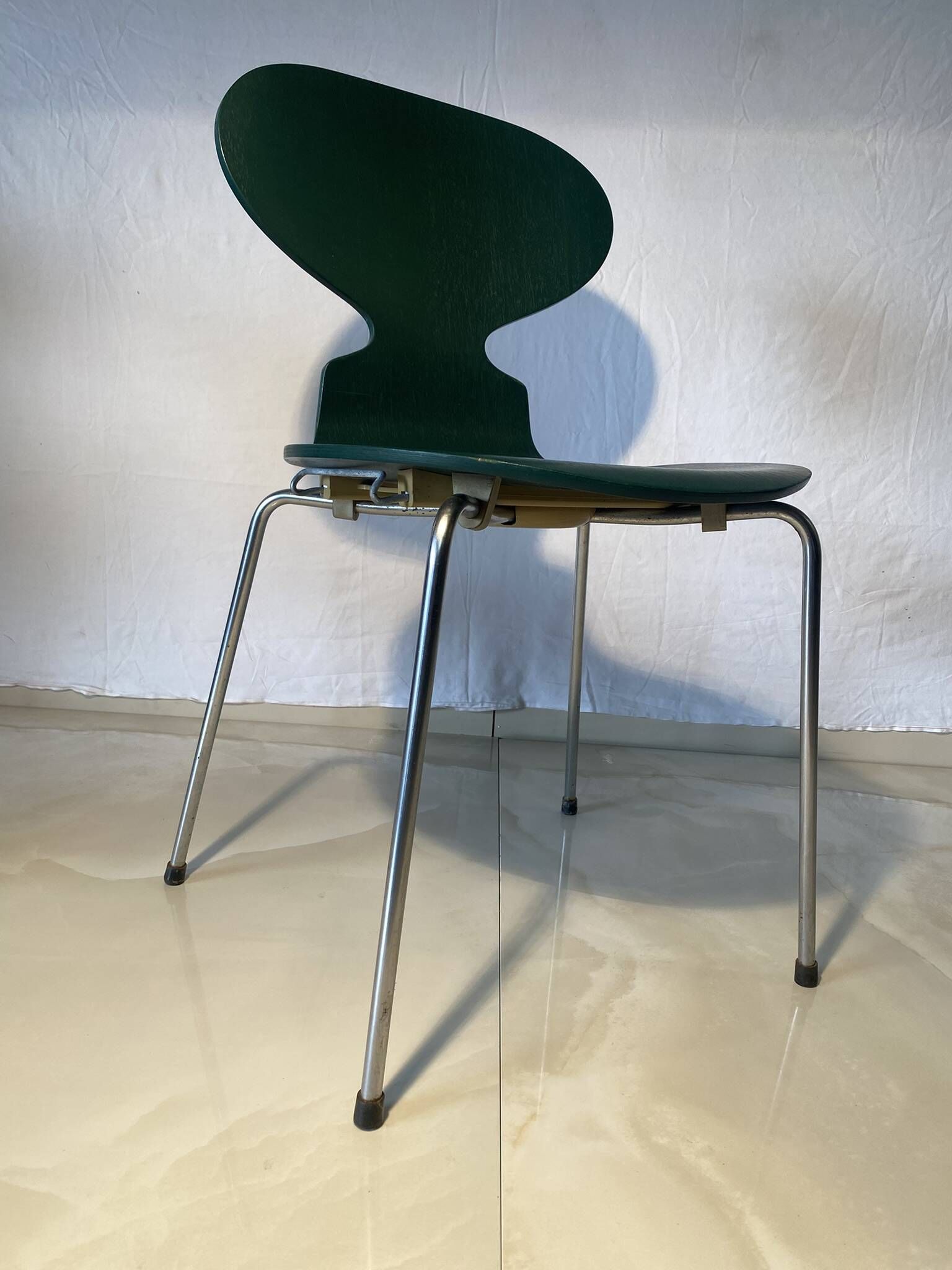 Set of 6 “Ant” chairs in dark green – Arne Jacobsen for Fritz Hansen