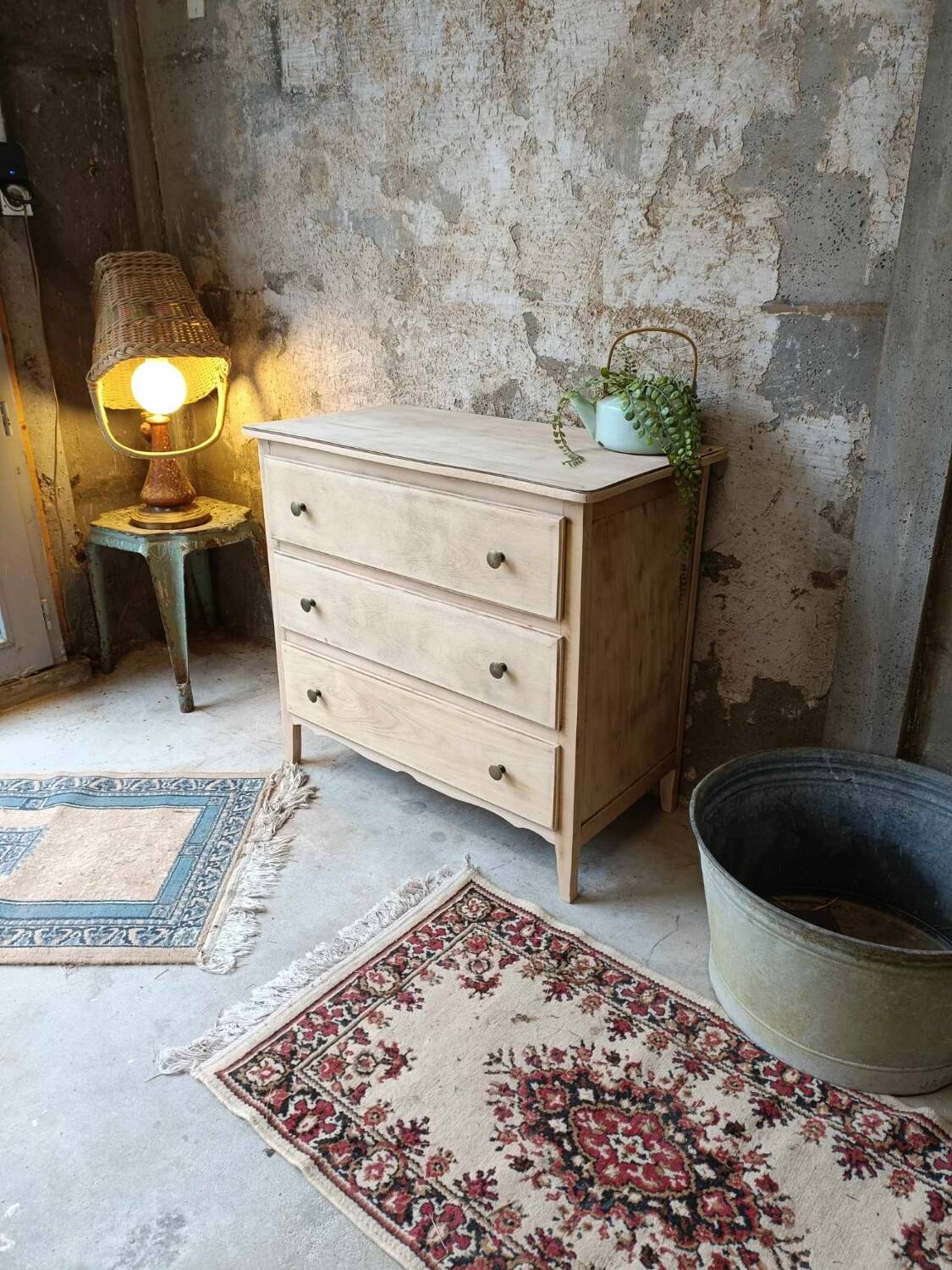 Wooden chest of drawers