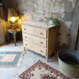 Wooden chest of drawers