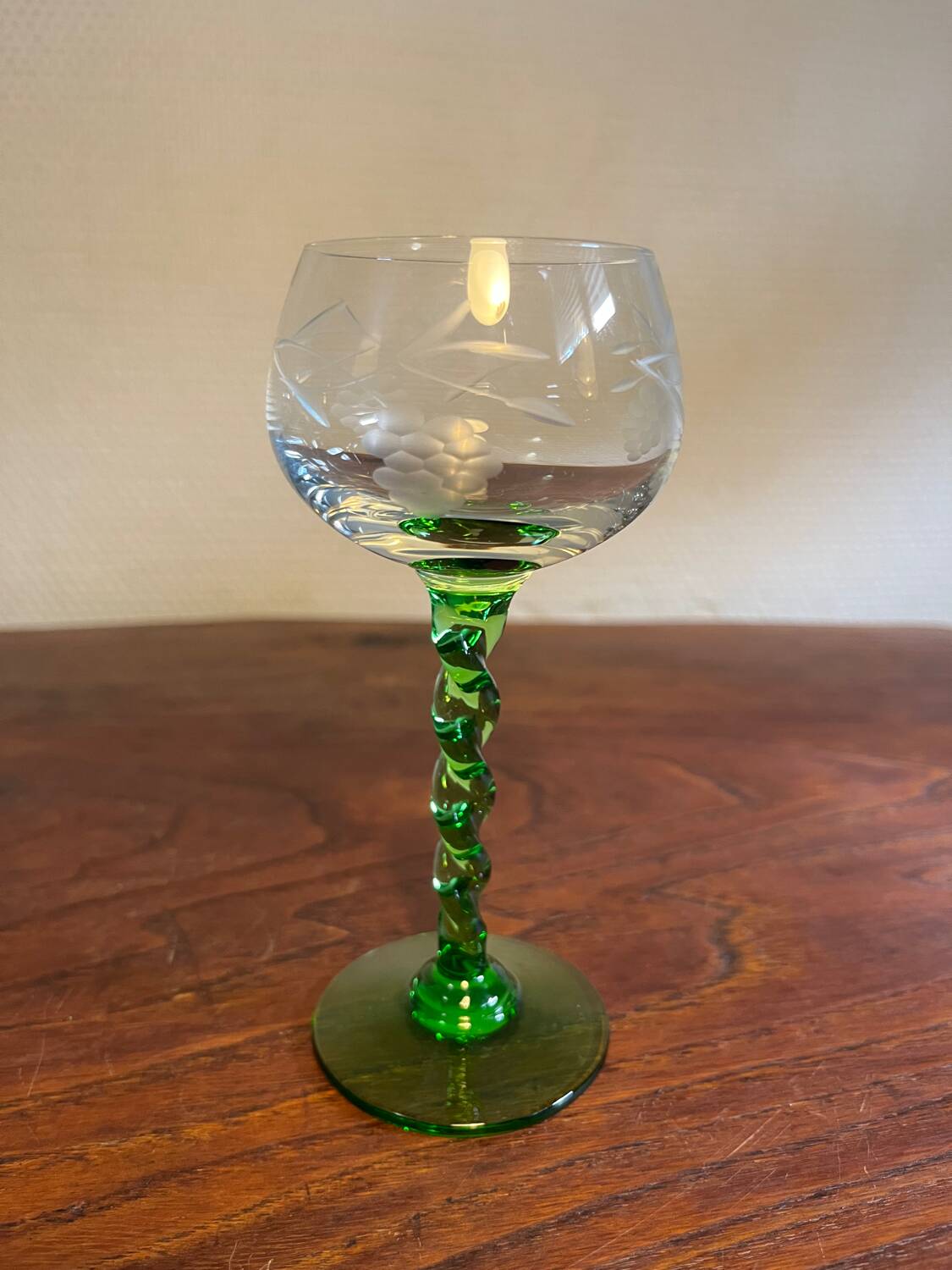 Alsace Bas-Rhin wine glass with turned and chiseled glass base