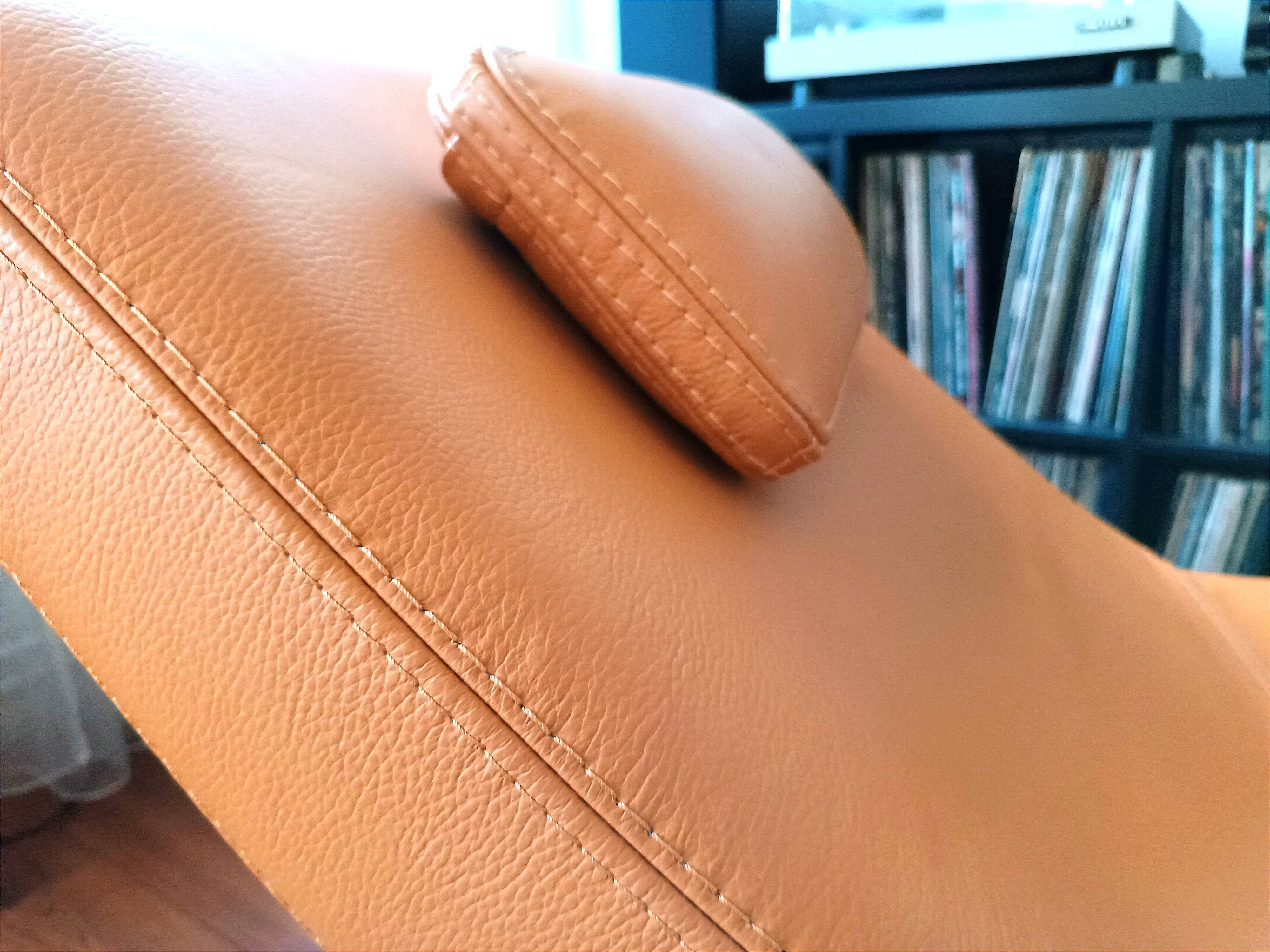 Deluxe leather lounge chair