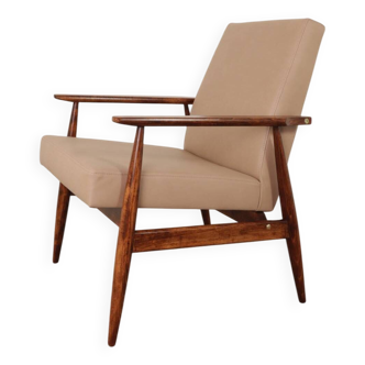 Scandinavian Lounge Chair Vege Leather Beige Classic Design Walnut Color Wo