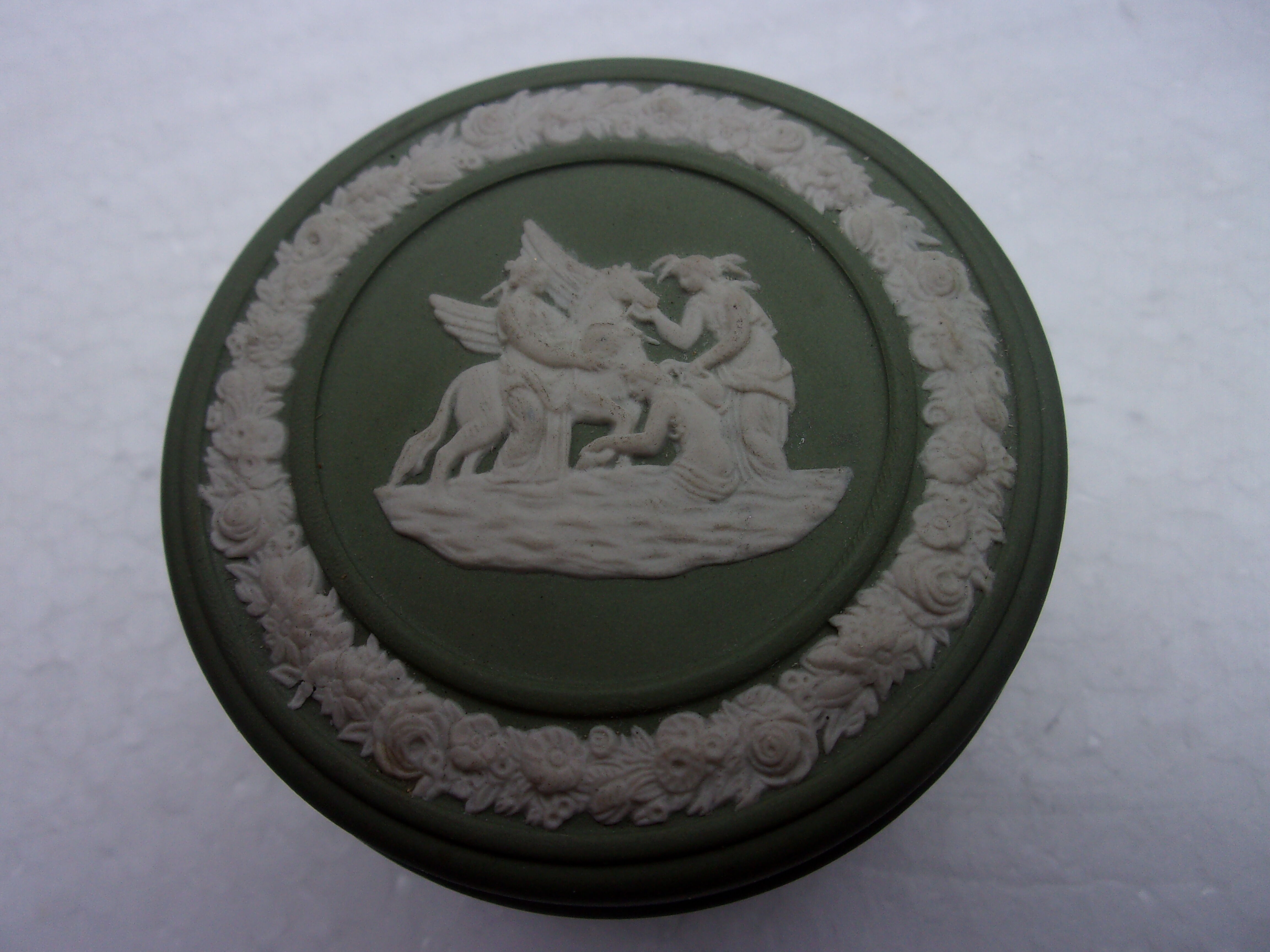 Boite a bijoux ancienne porcelaine wedgwood verte