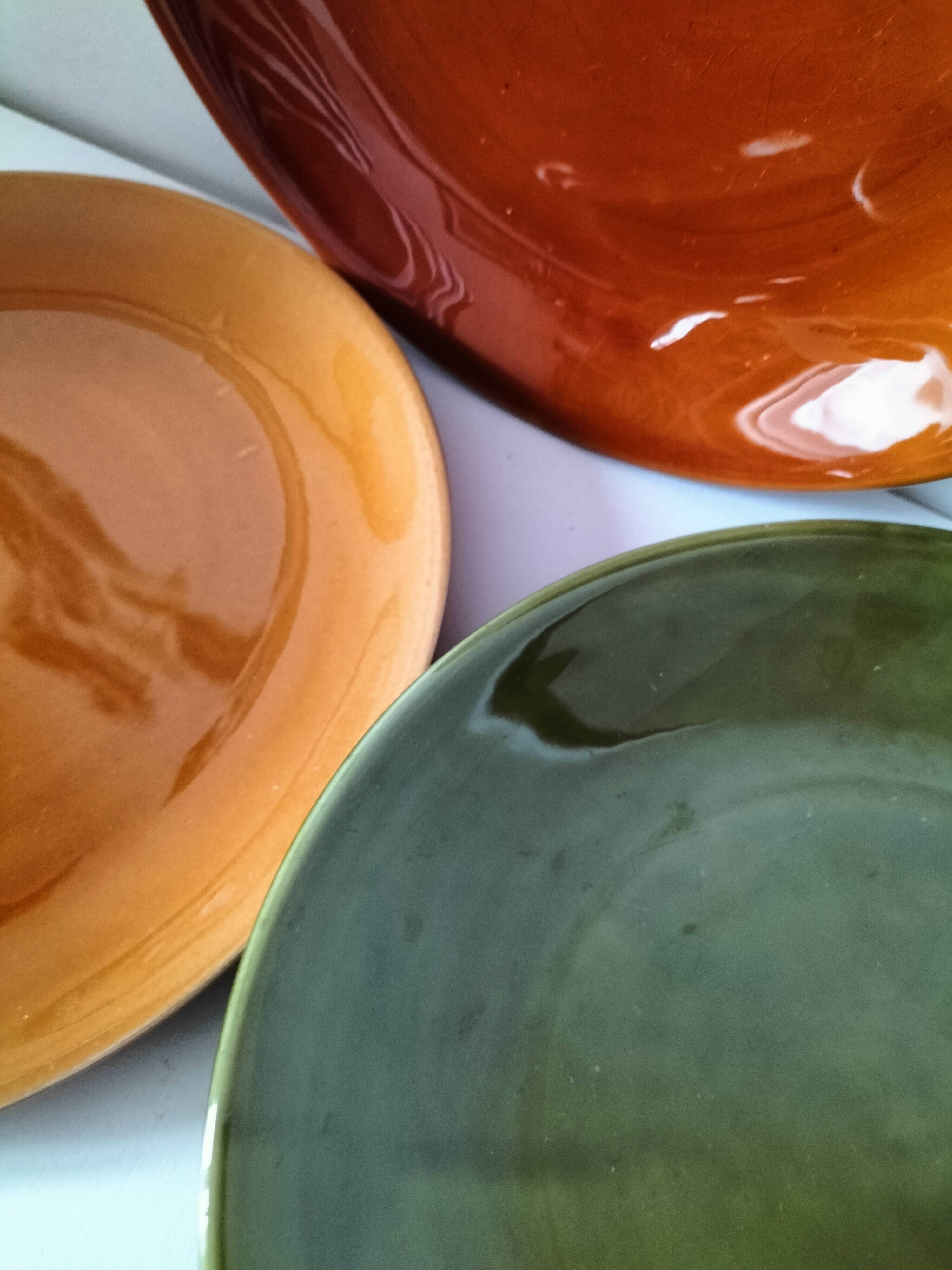 Set of green and amber enamelled plates