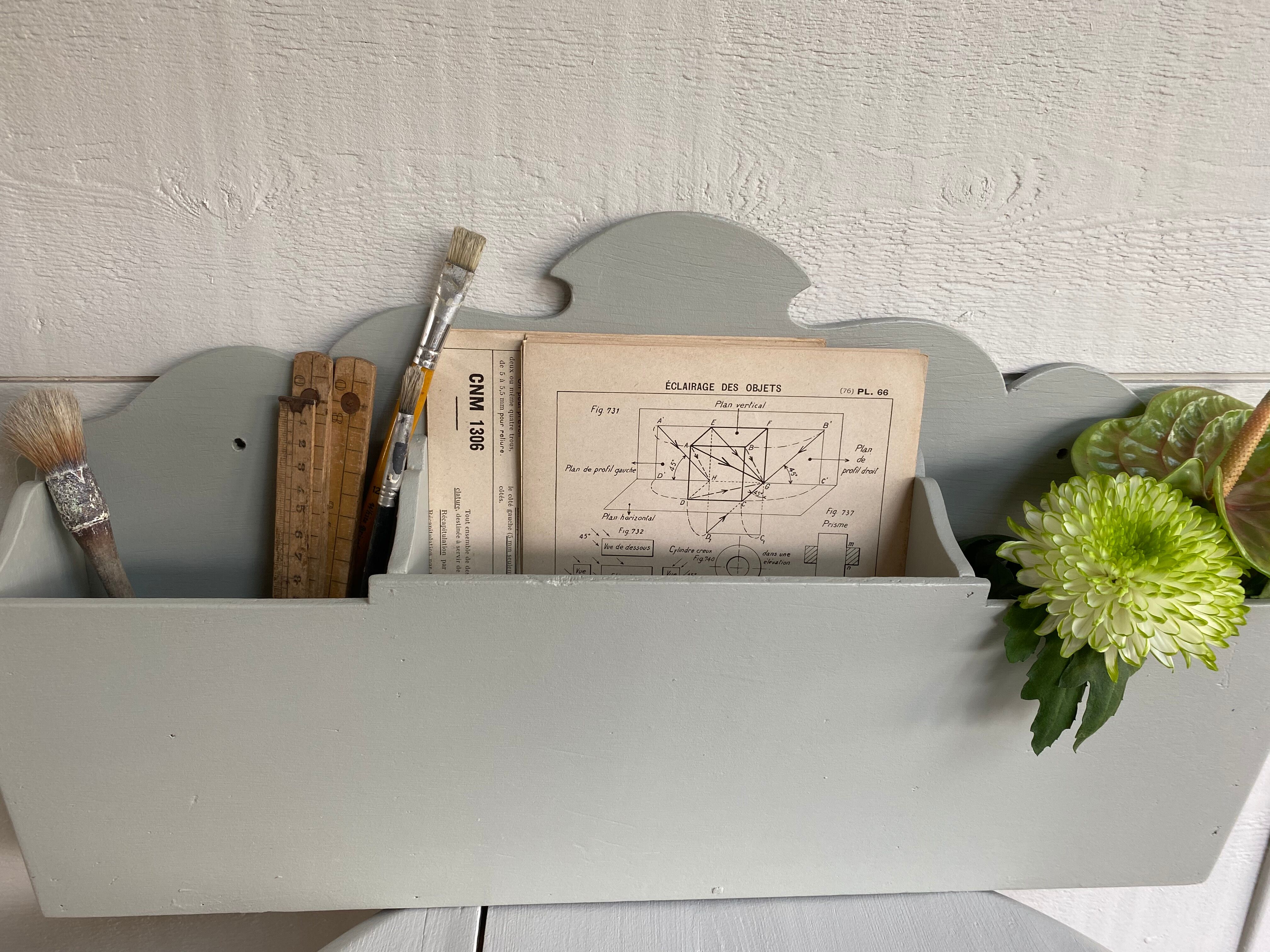 Compartmentalized shelf, mail storage