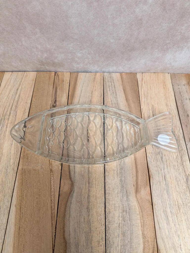 Ramequin ancien en verre moulé forme poisson